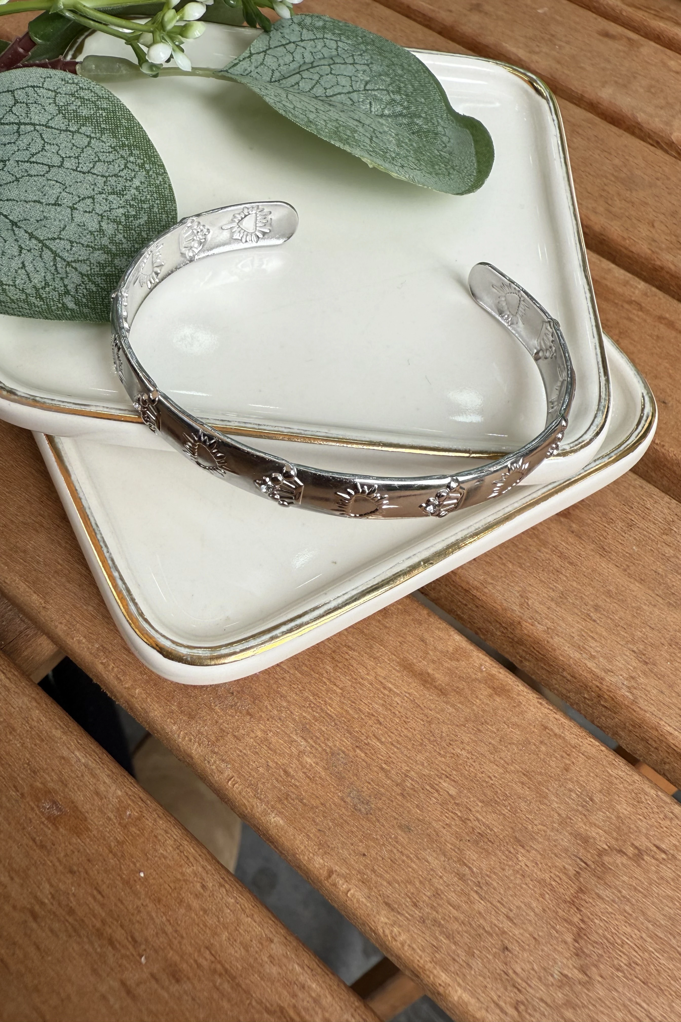 Çelik Taç Kabartmalı Bilezik Silver