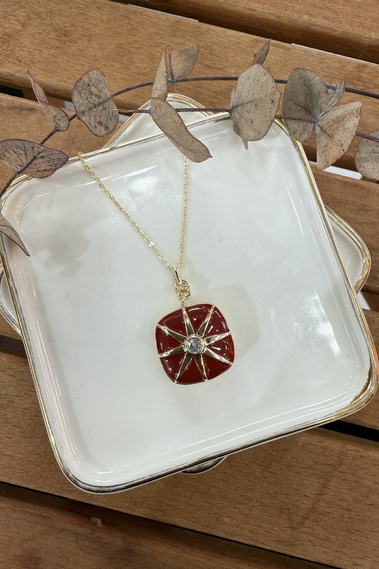 14K Altın Kaplama Kare Plaka Üzeri Bordo Mineli Madalyon Kolye 57cm