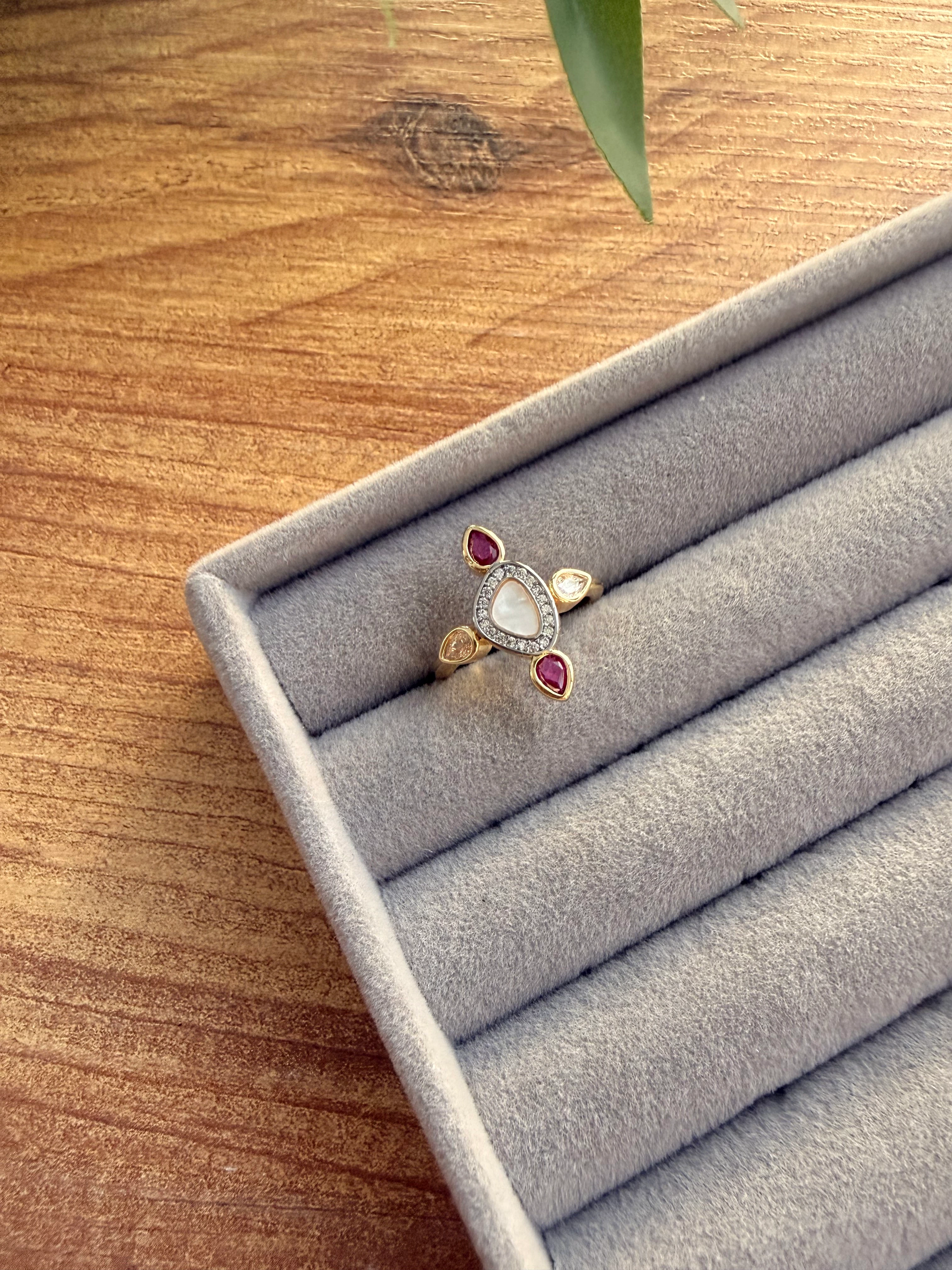 14K Altın Kaplama Ortası Sedefli Fuşya Yüzük