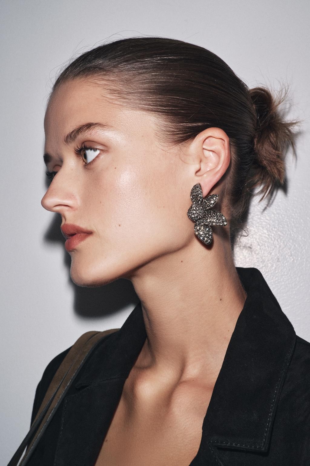 ZR Model Taşlı Yarım Çiçek Küpe