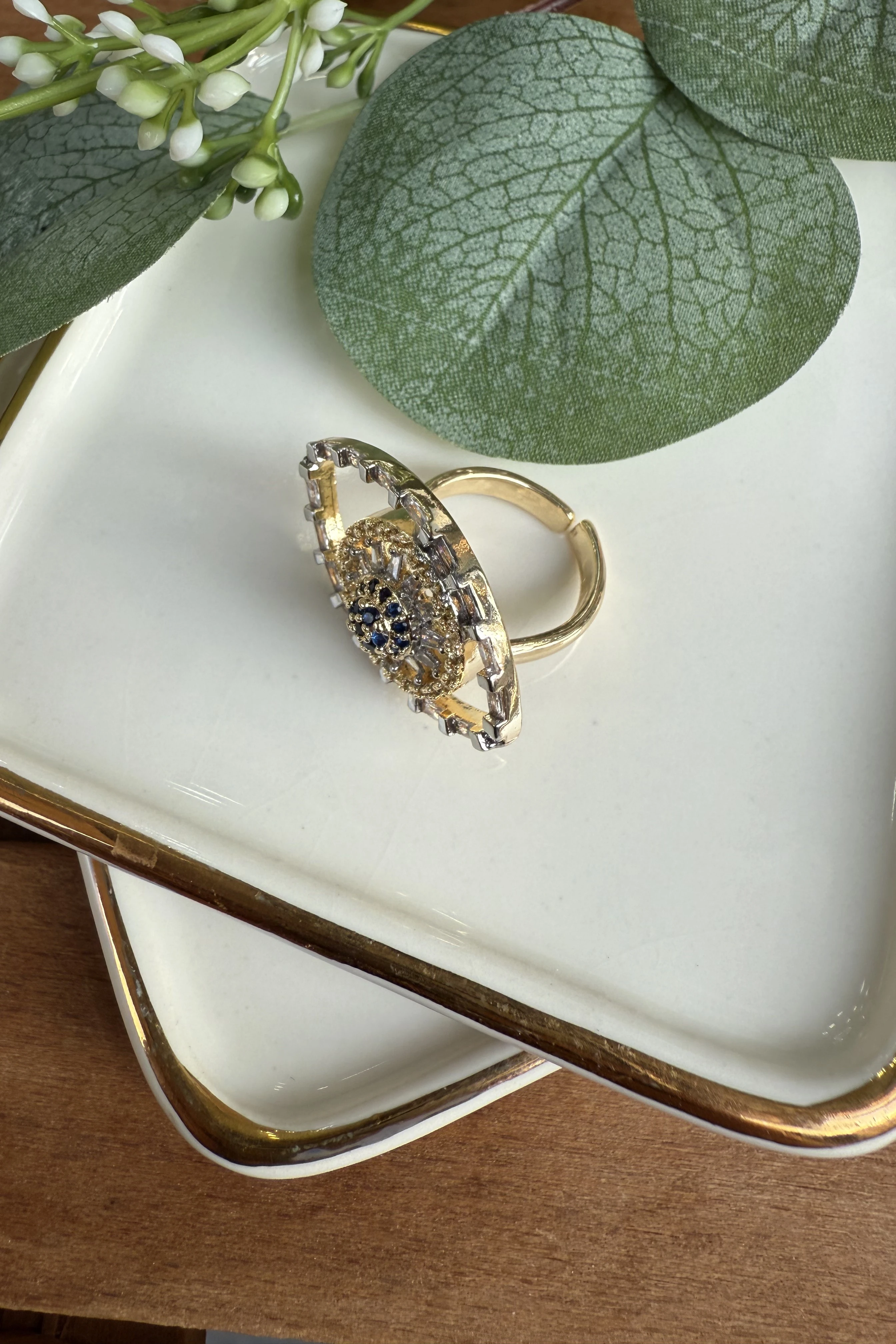 14K Altın Kaplama Kenarları Baget Taşla Çevrili Göz Yüzük