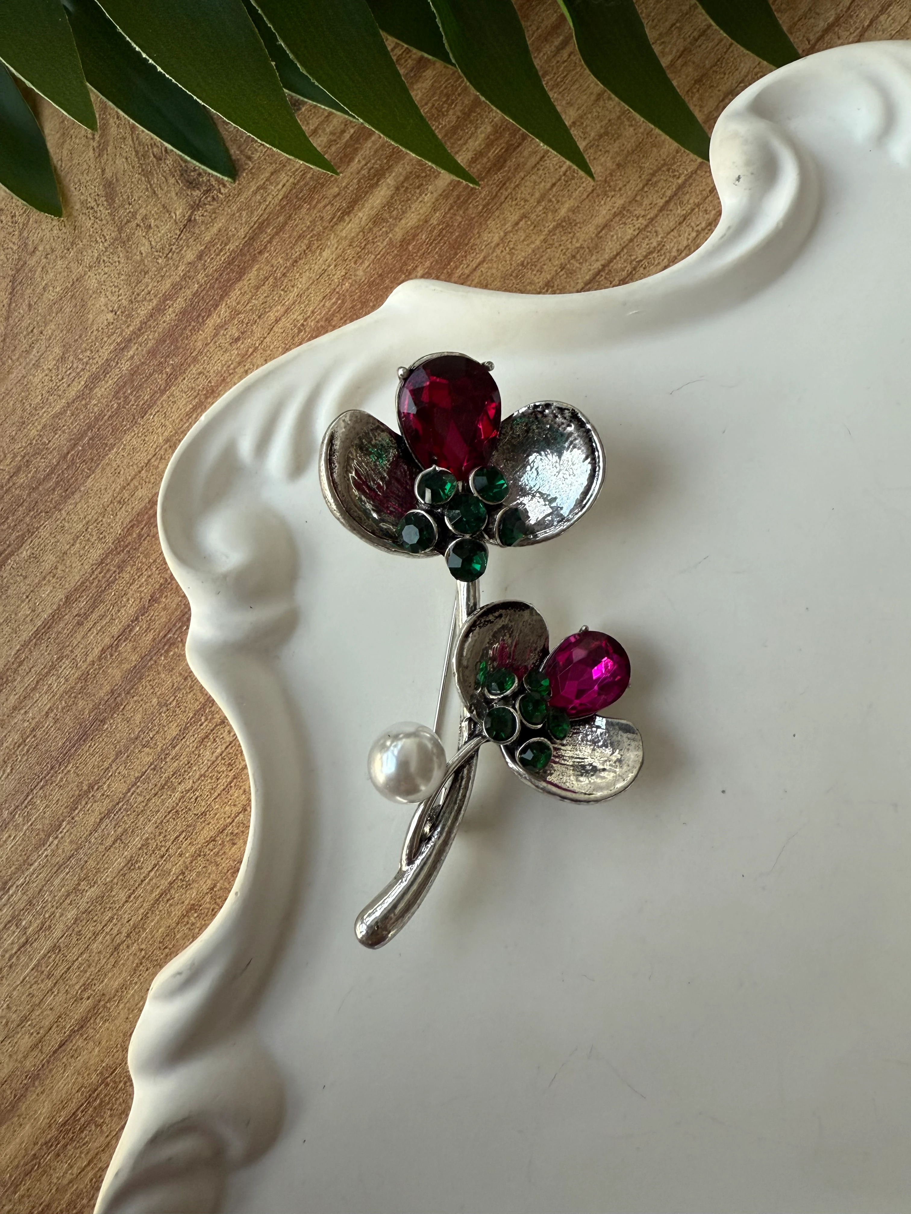 Fuşya Taşlı Çiçek Broş