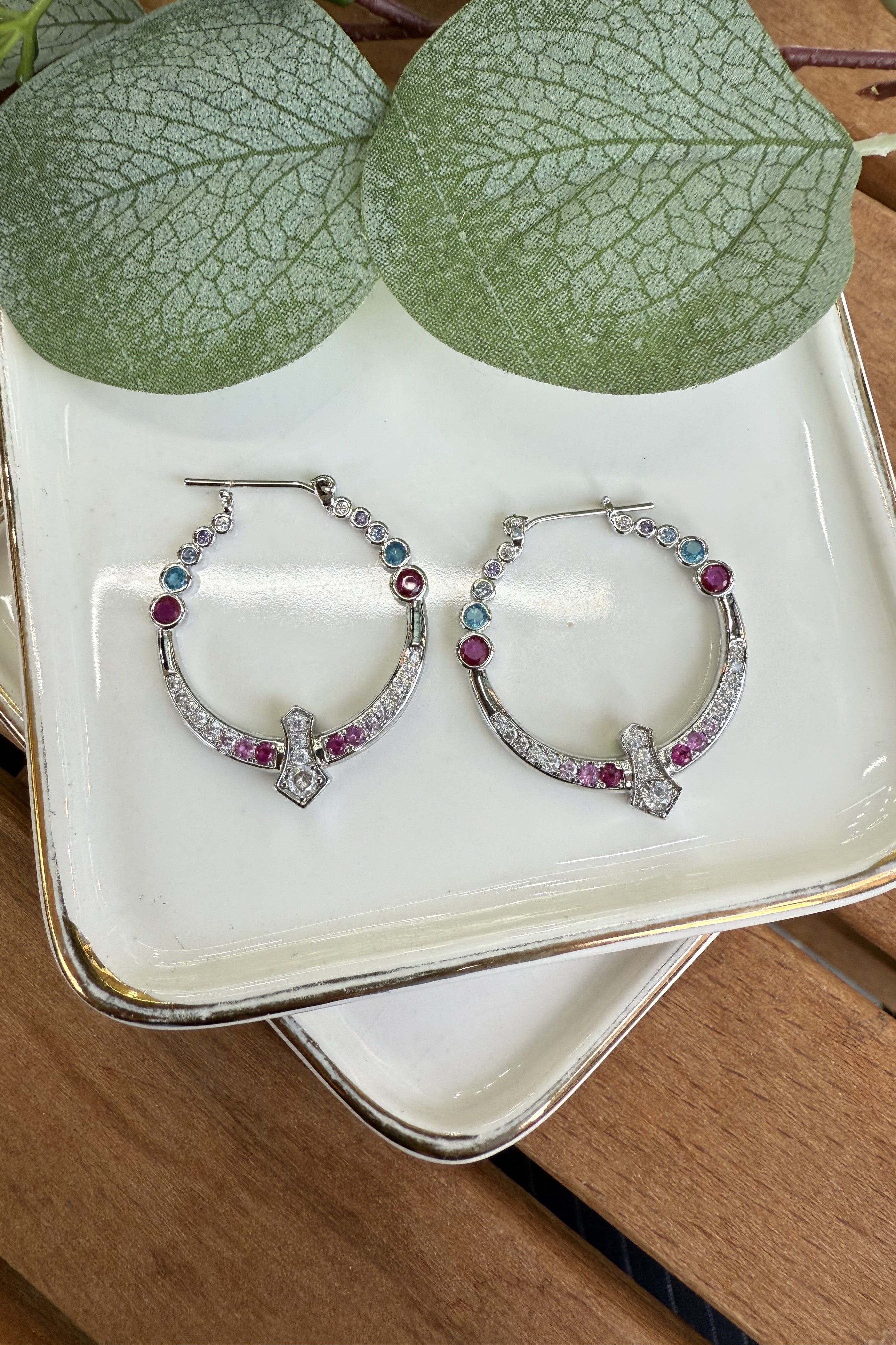 14K Altın Kaplama Yandan Taşlı ve Oymalı Halka Küpe Silver