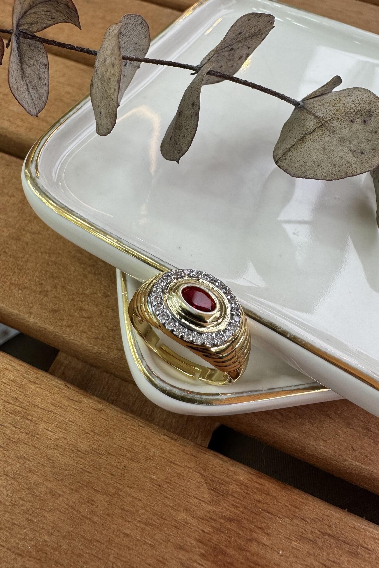 14K Altın Kaplama Bordo Badem Taşlı Yüzük