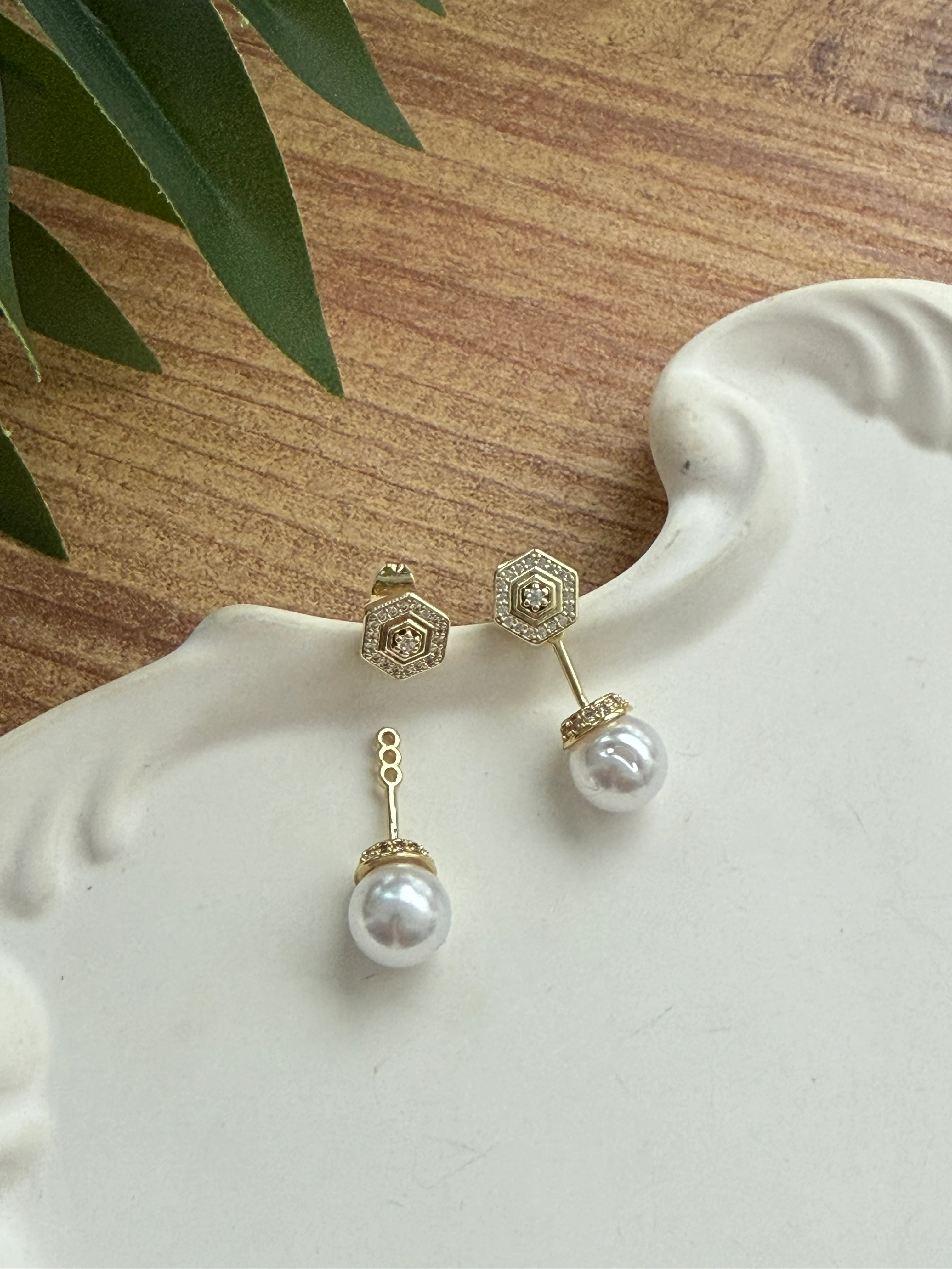 14K Altın Kaplama Altı İncili Üstü Çıkabilen Marka Küpe