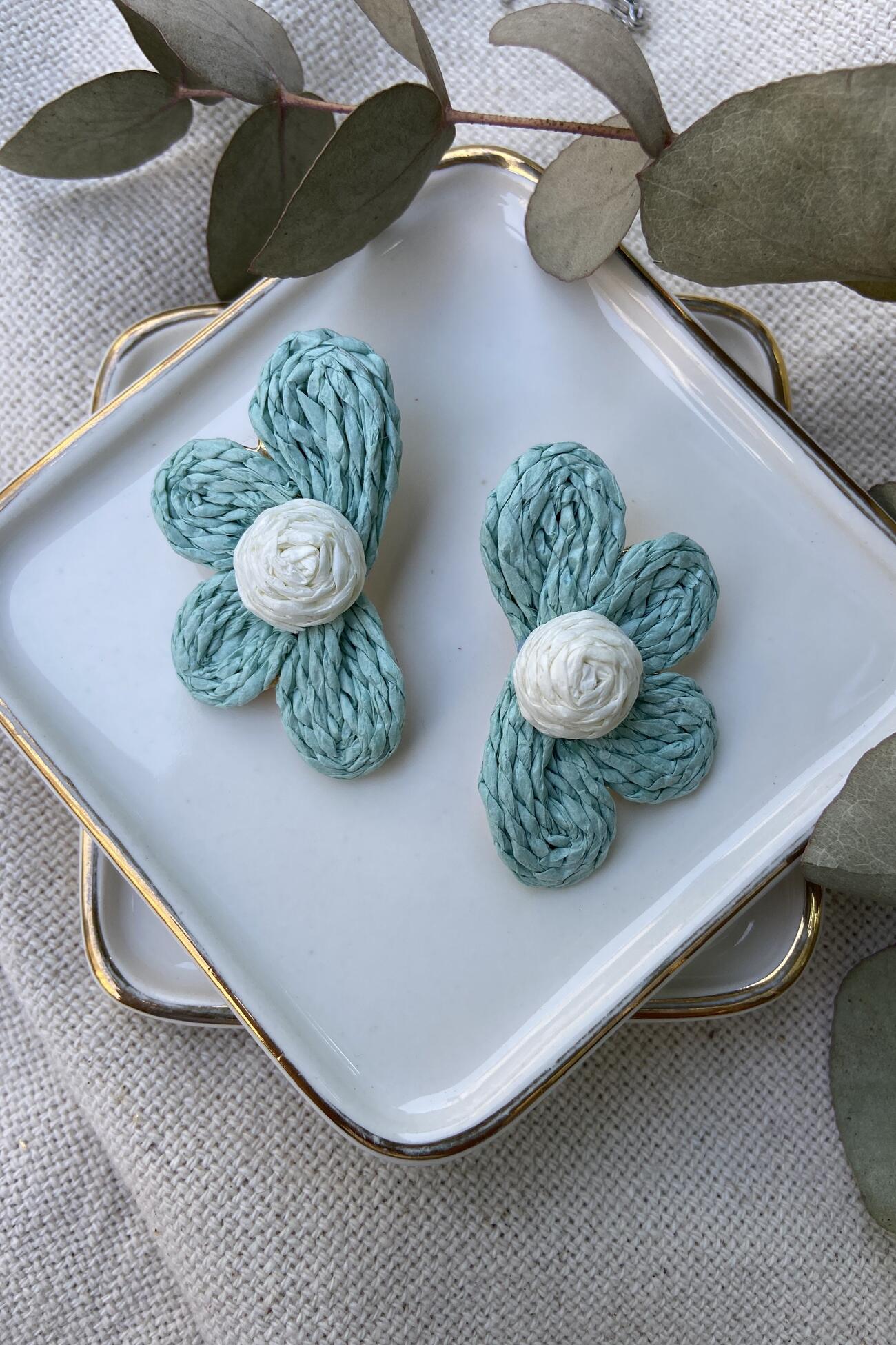 Turkuaz Hasır Yarım Çiçek Küpe