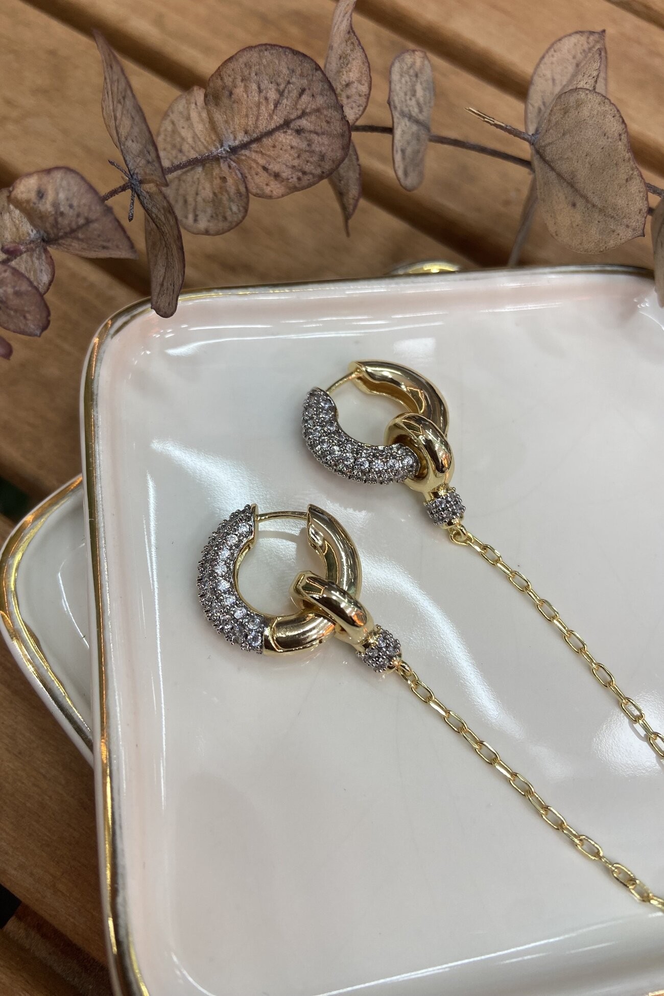 14K Altın Kaplama Zincir Bağlantılı Taşlı Halka Küpe