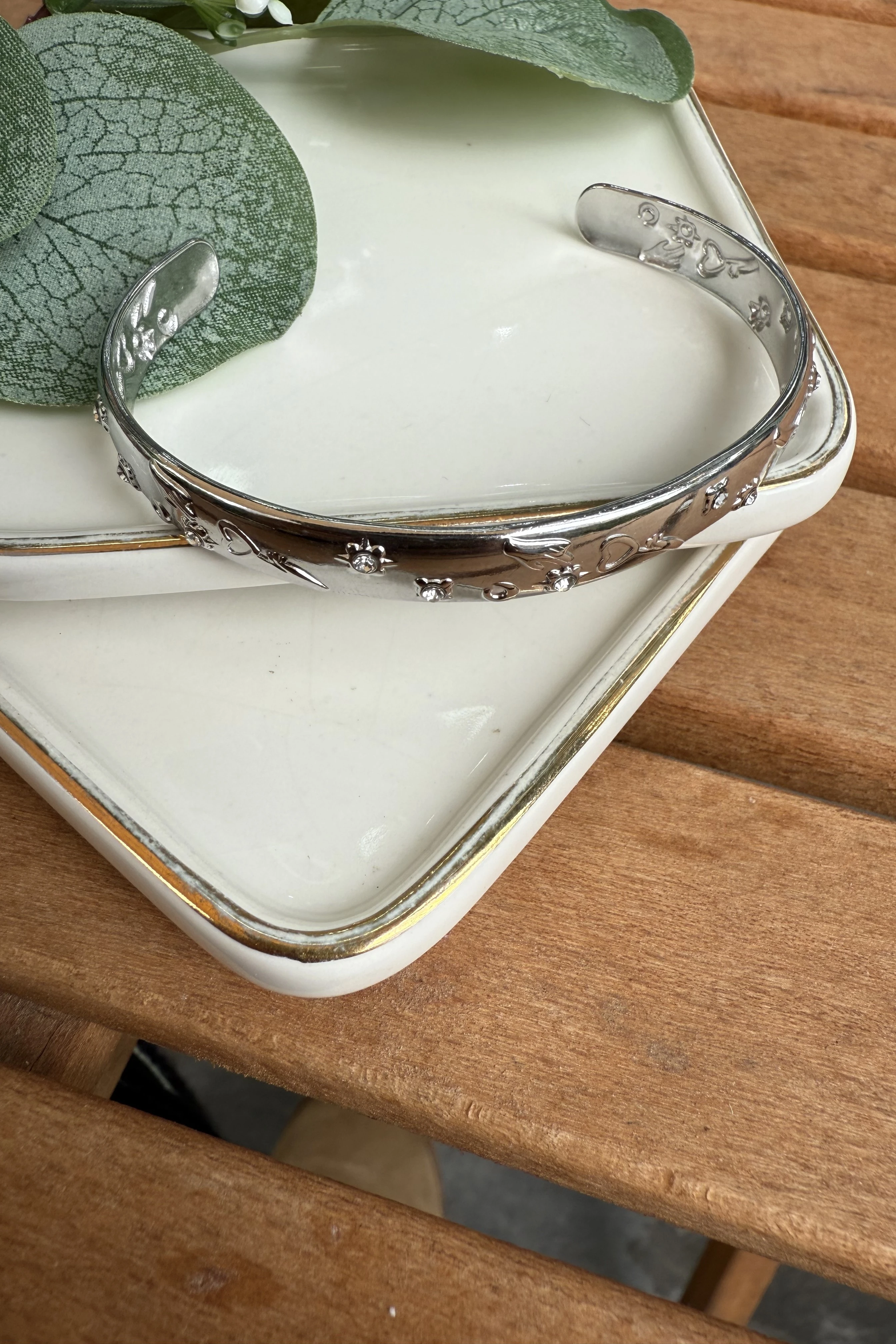 Çelik Kabartmalı Kalp Bilezik Silver