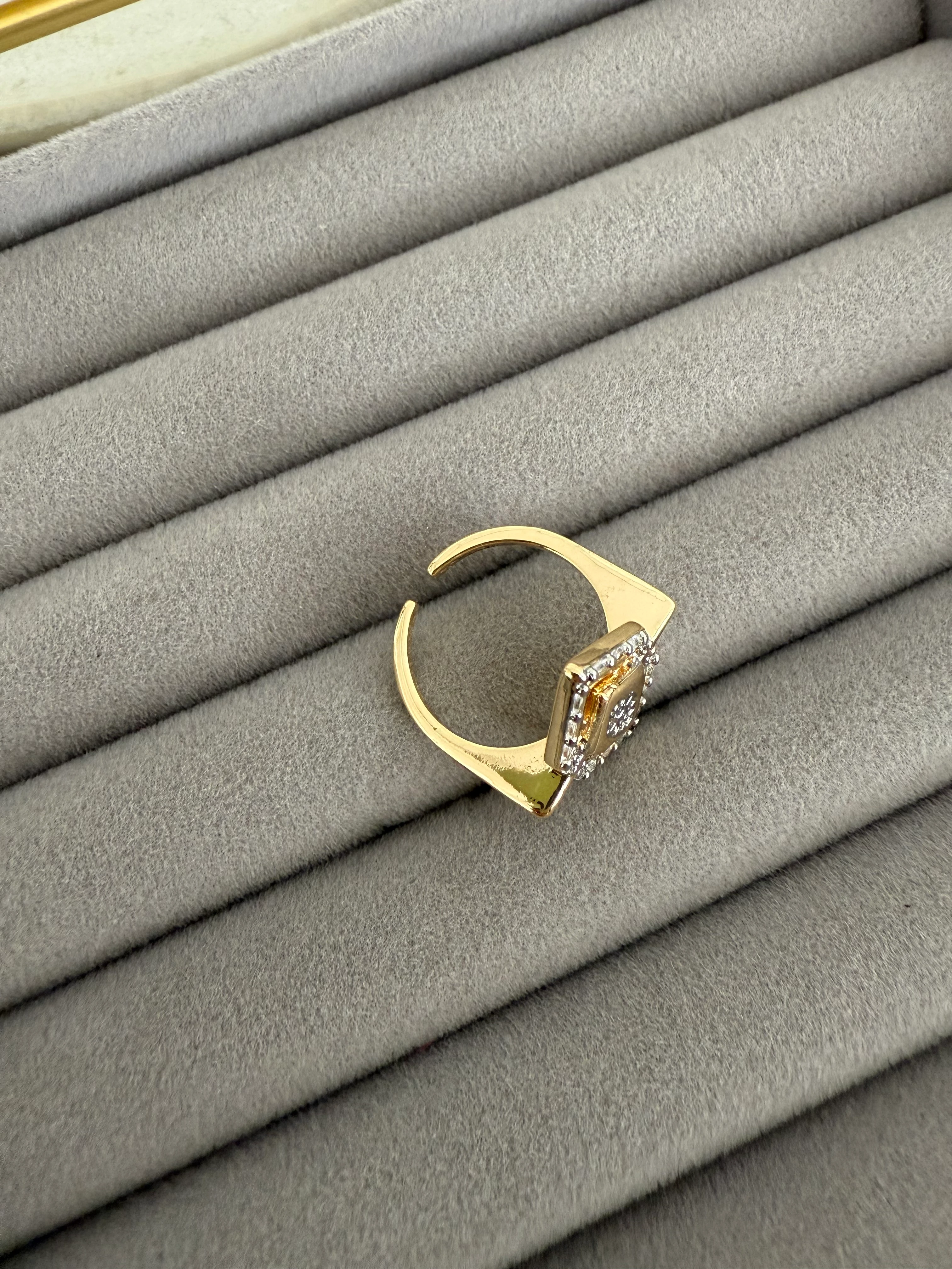 14K Altın Kaplama Kenarları Taşlı Vintage Yüzük