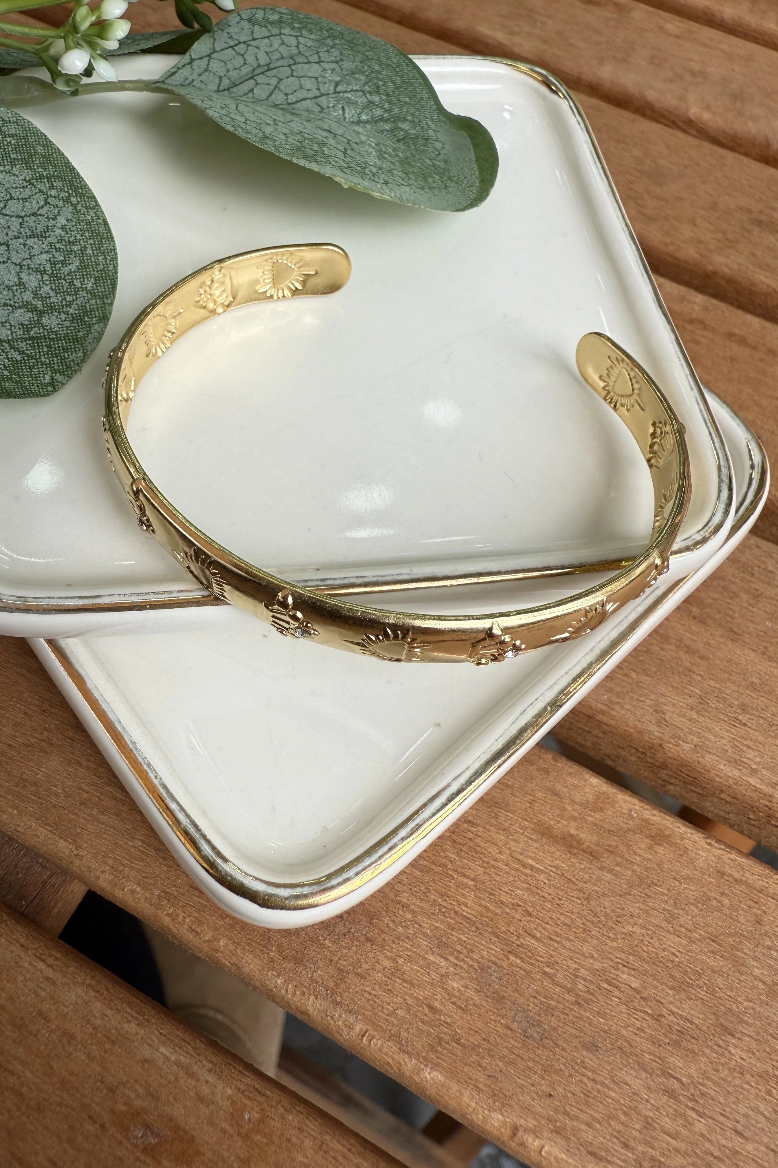 Çelik Taç Kabartmalı Bilezik Gold