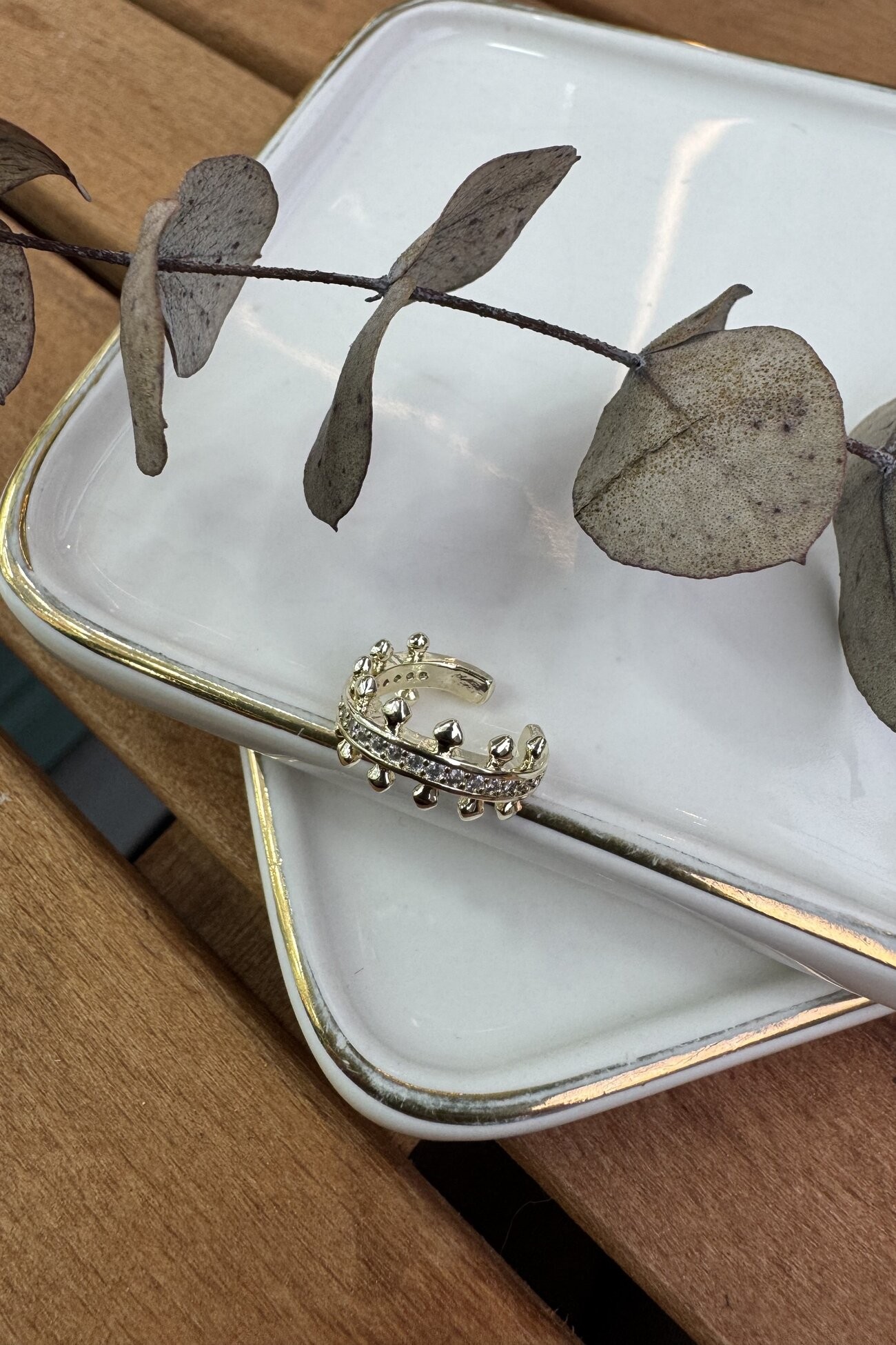 Minimal Çivi Model Kıkırdak Küpe Gold