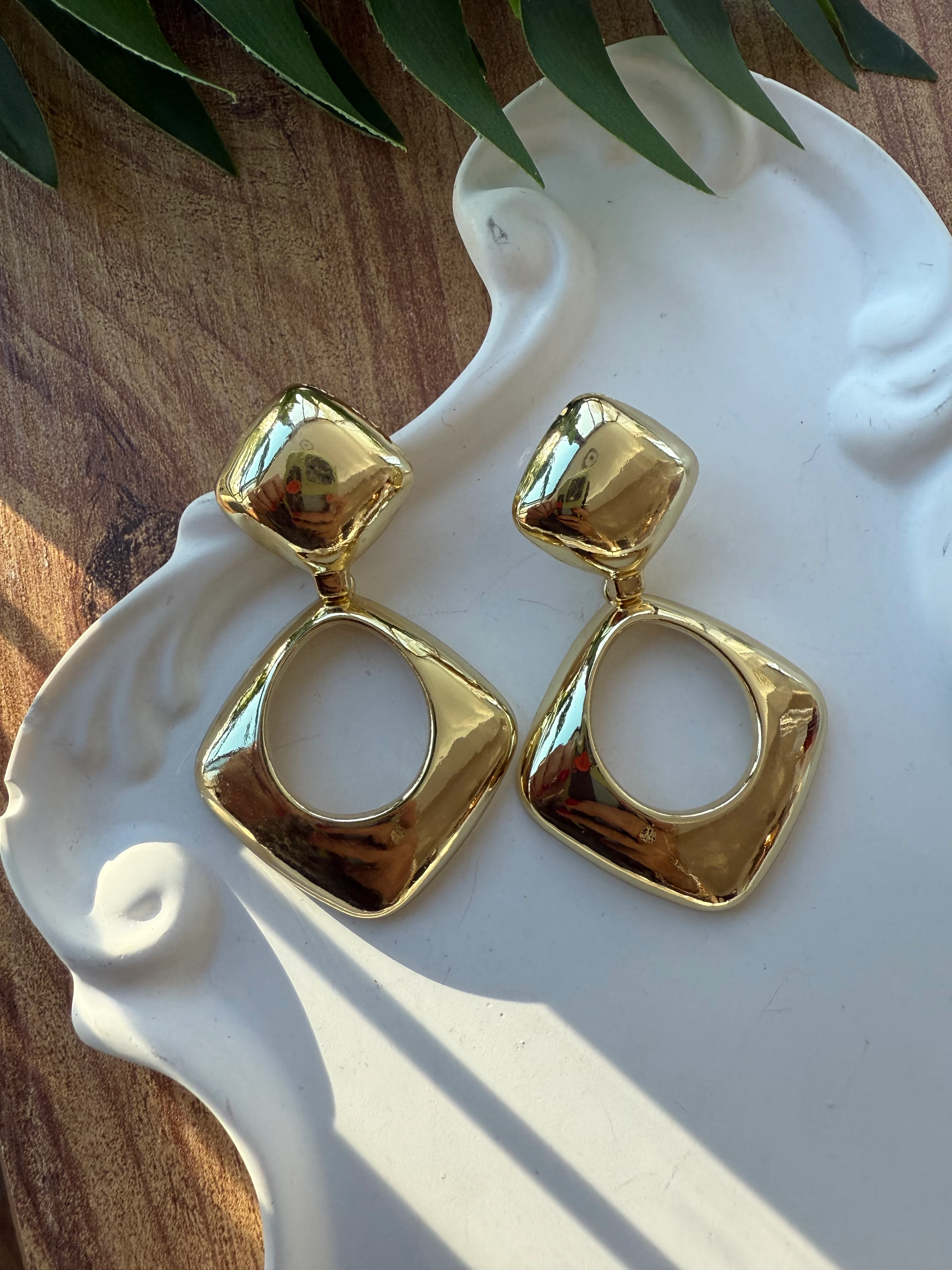 ZR Model Ortası Açık Plaka Küpe