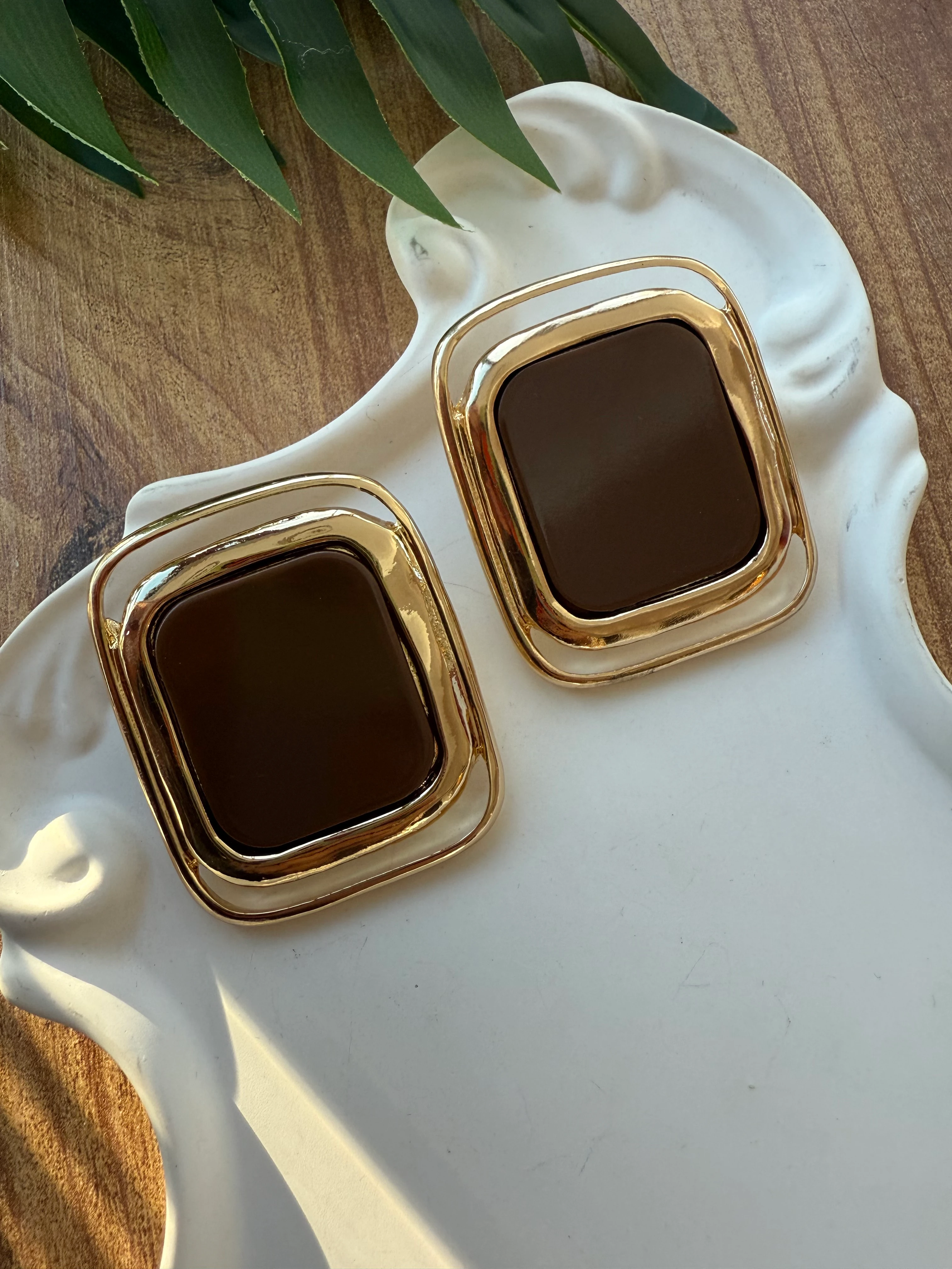 ZR Model Kahve Plakalı Küpe