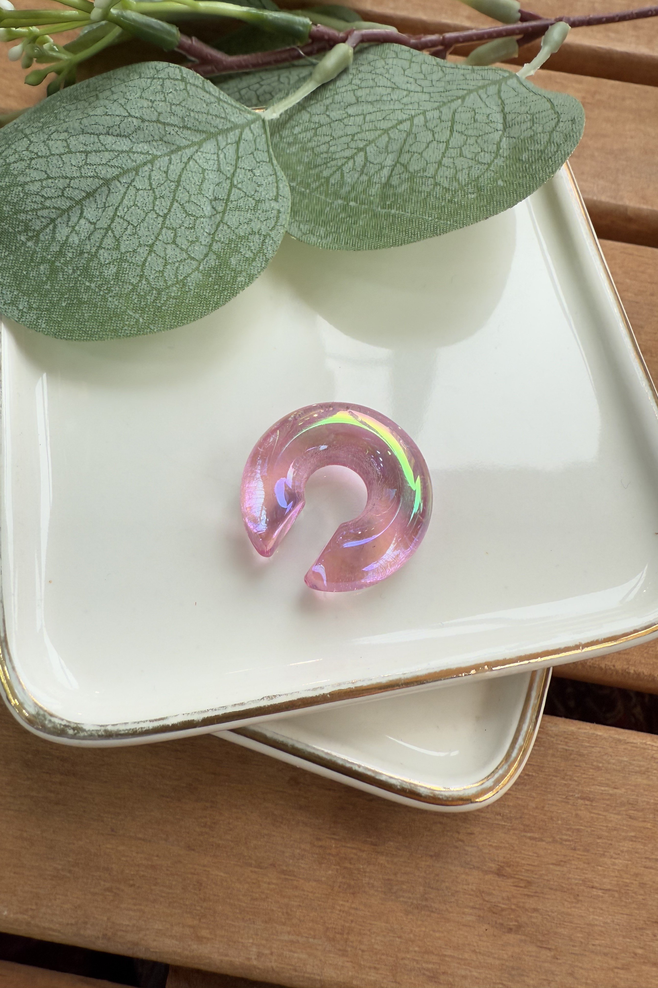 Pembe C Hologramlı Kıkırdak Küpe