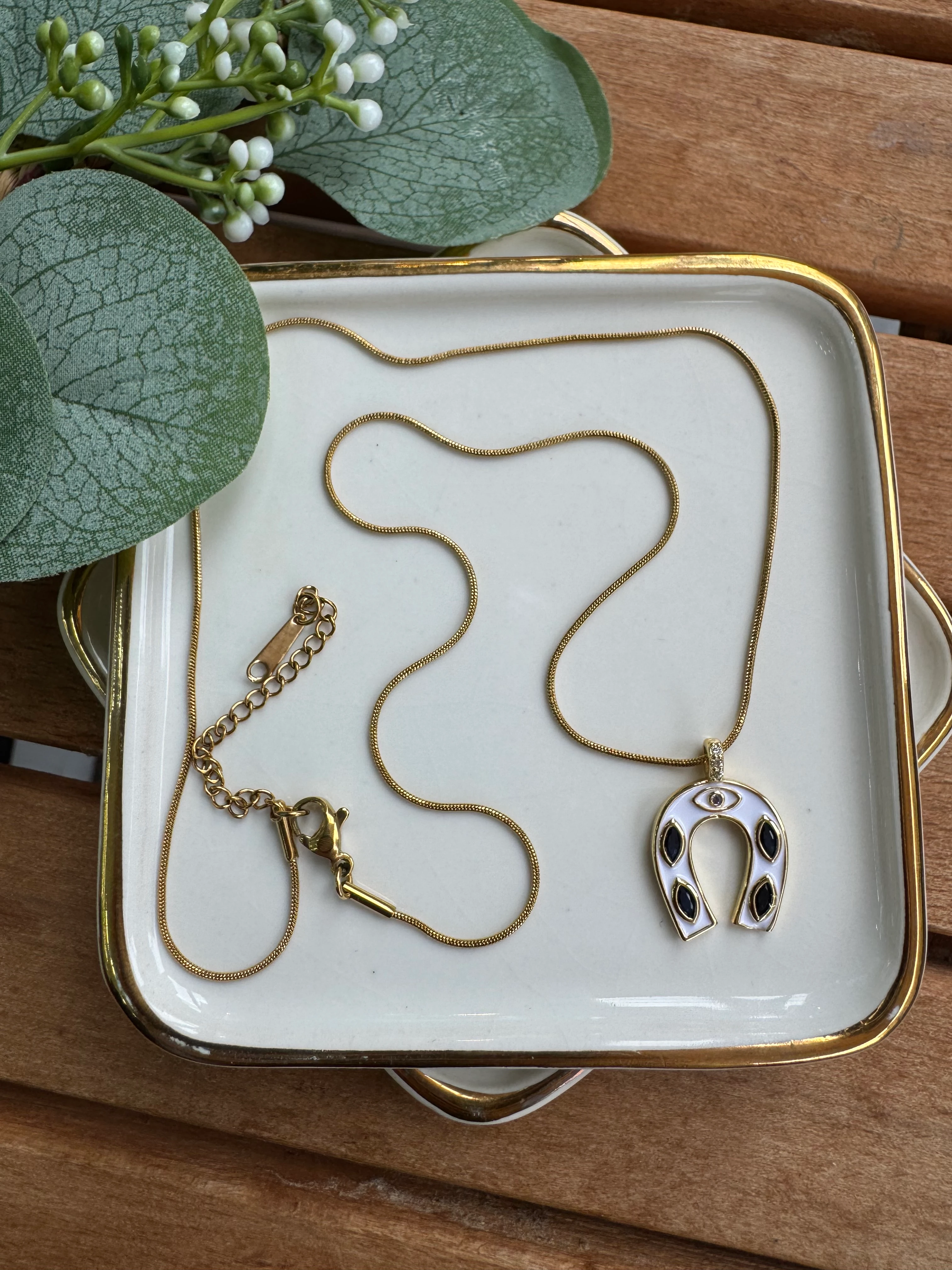 Çelik Beyaz Mineli & Lacivert Taşlı Nal Kolye 43+5cm