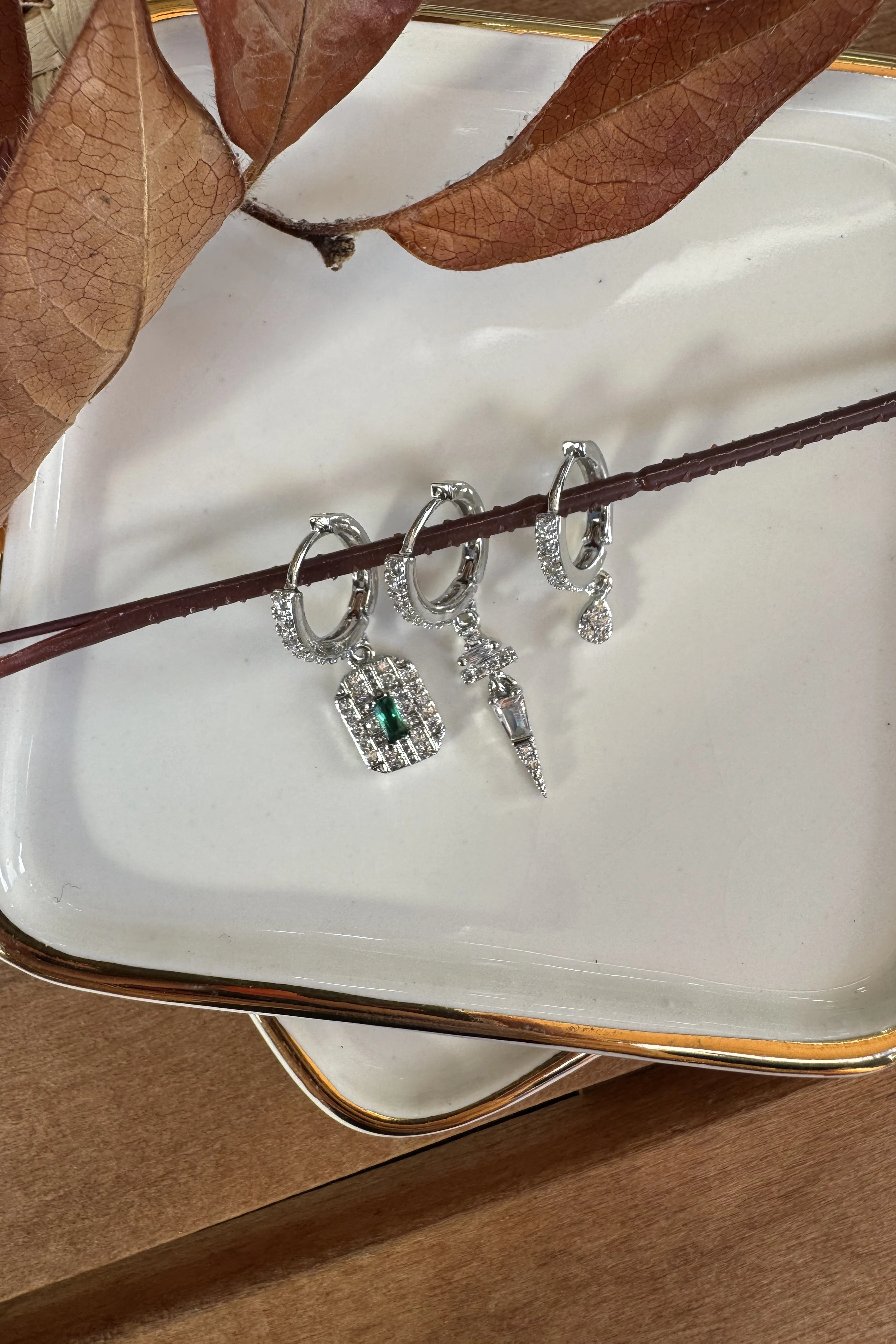 14K Altın Kaplama Yeşil Baget Taşlı & Çivi 3'lü Küpe Seti Silver