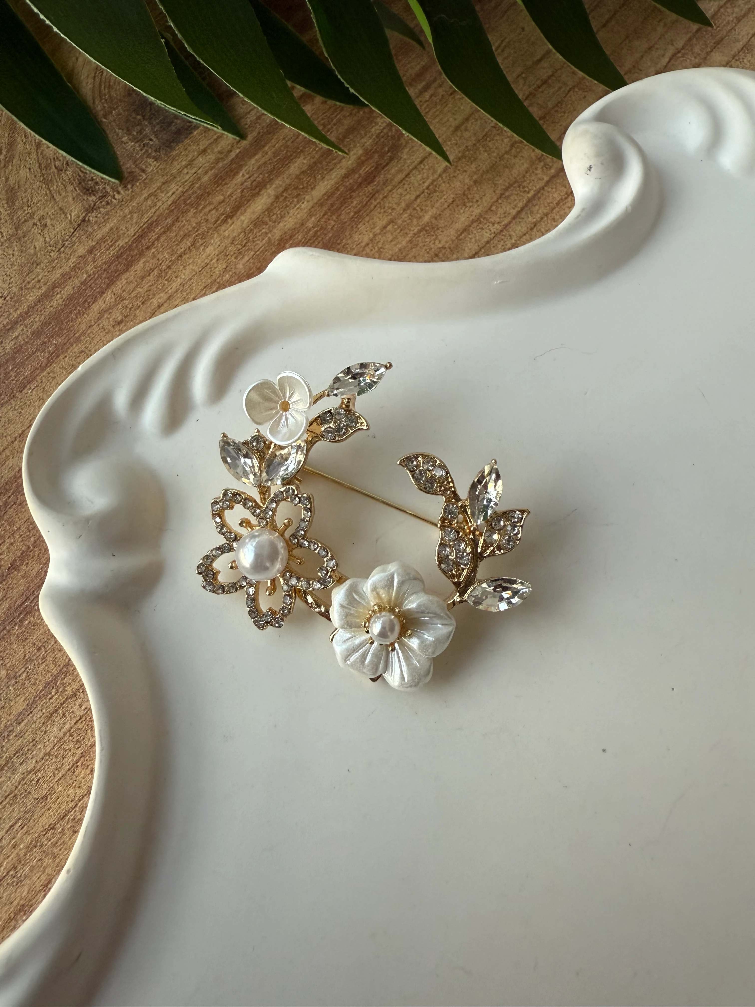 Taşlı, Plakalı Kiraz Çiçeği Broş