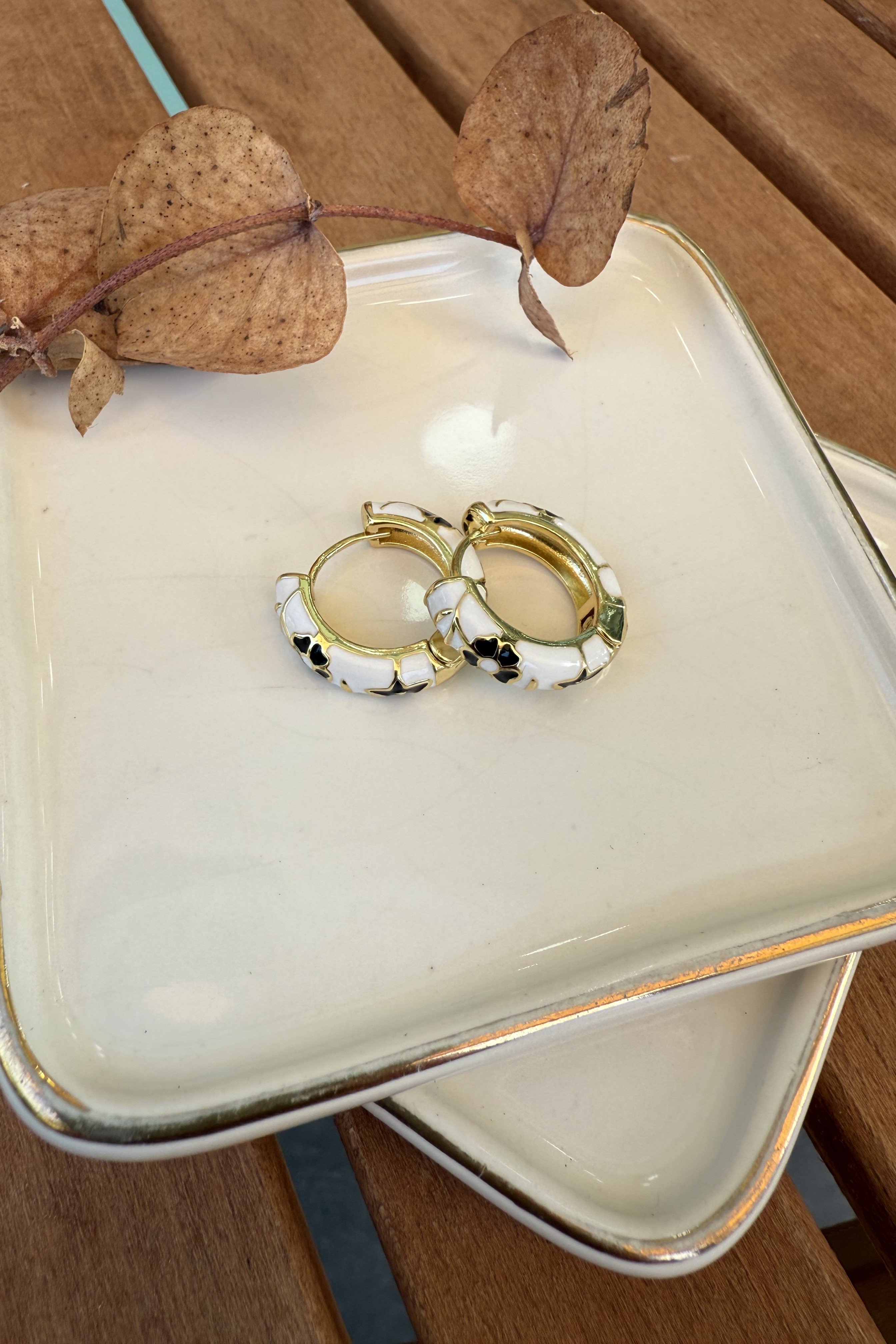 14K Altın Kaplama Beyaz Mineli Freya Küpe 2cm