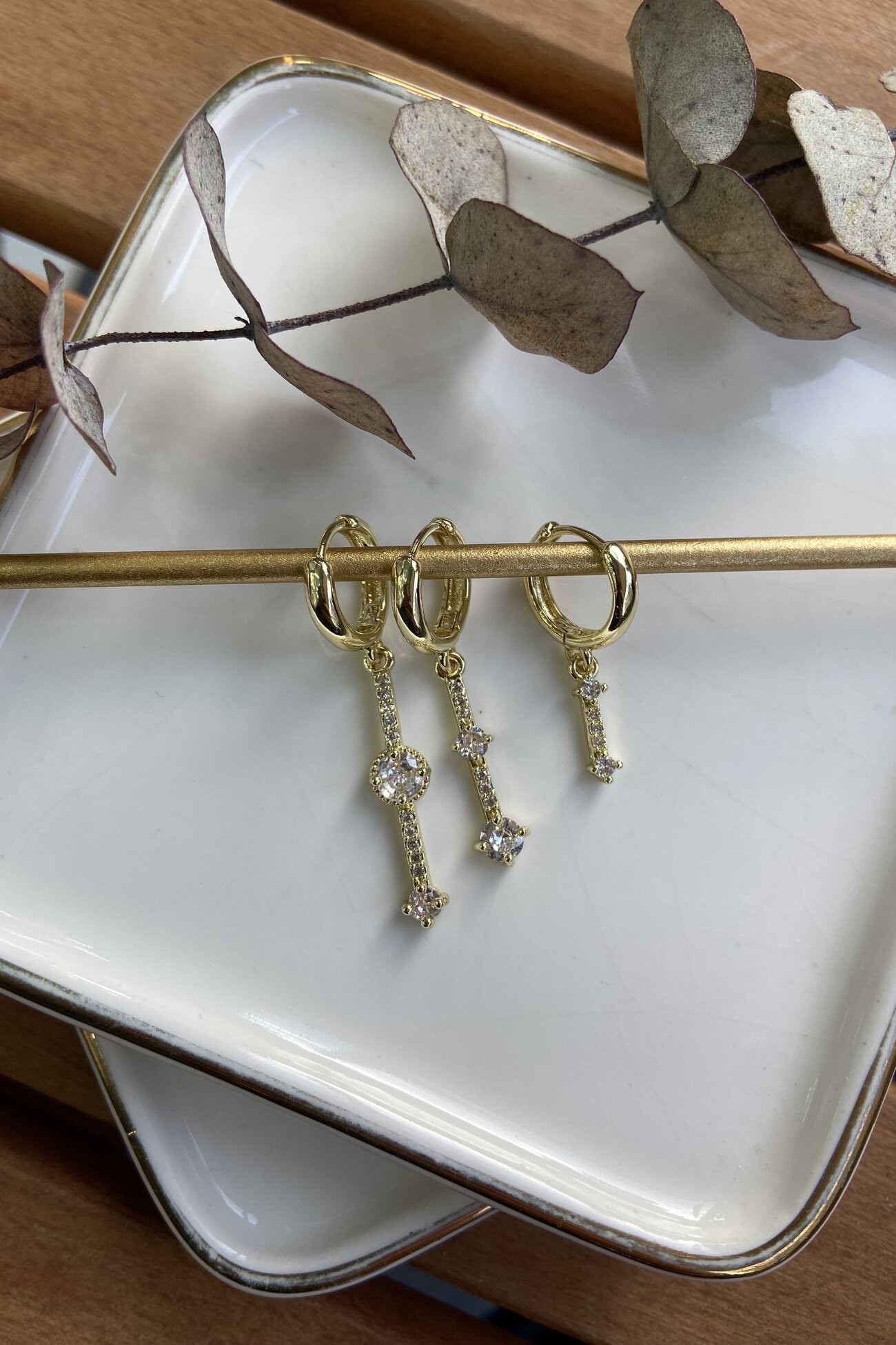 Uzun Çubuk Üzeri Taşlı 3'lü Küpe Seti Gold