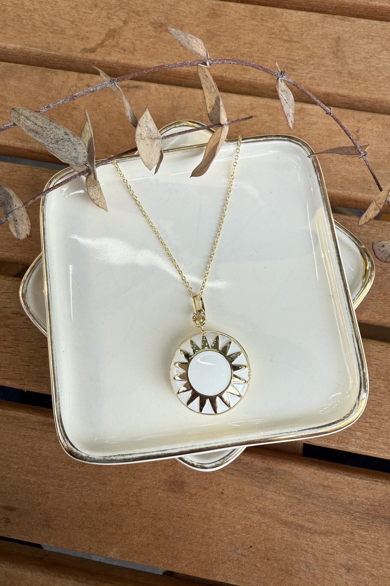 14K Altın Kaplama Yuvarlık Plaka Üzeri Beyaz Mineli Madalyon Kolye 57cm