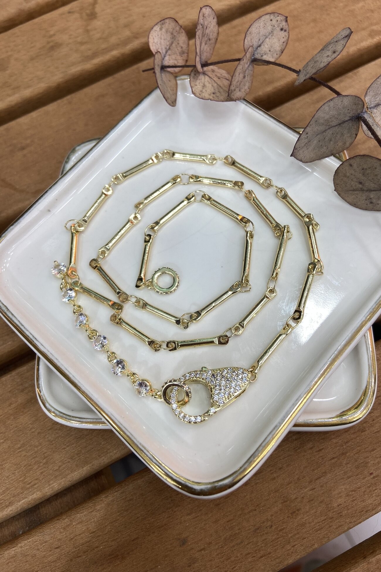 14K Altın Kaplama Taşlı Kilitli Dekolte Kolyesi 53cm