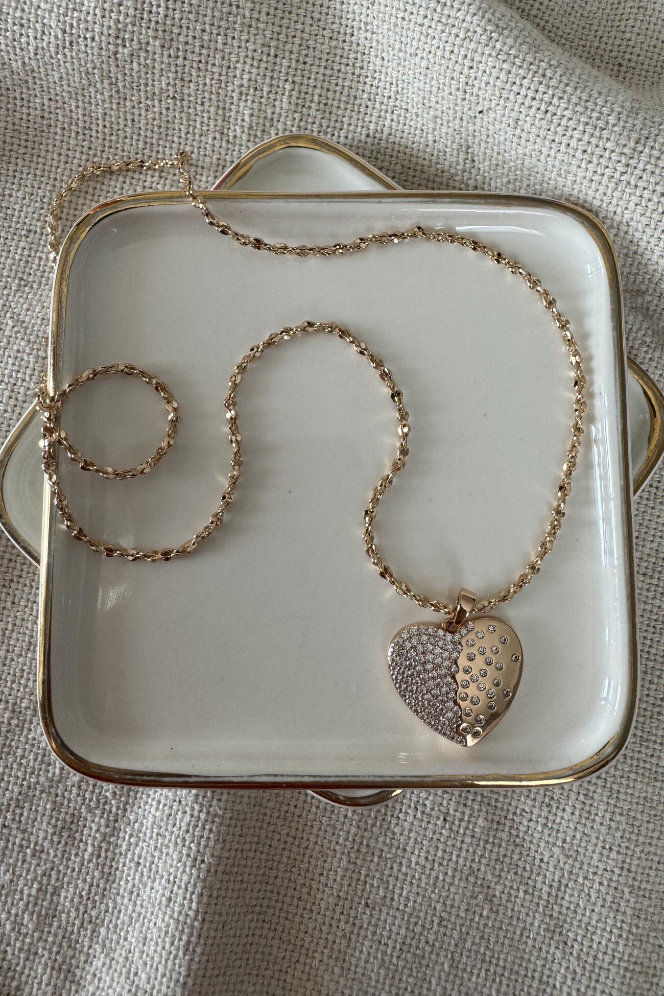 Özel Seri Parlak Zincirde Kalp Plaka Üzeri Taşlı Kolye 50cm