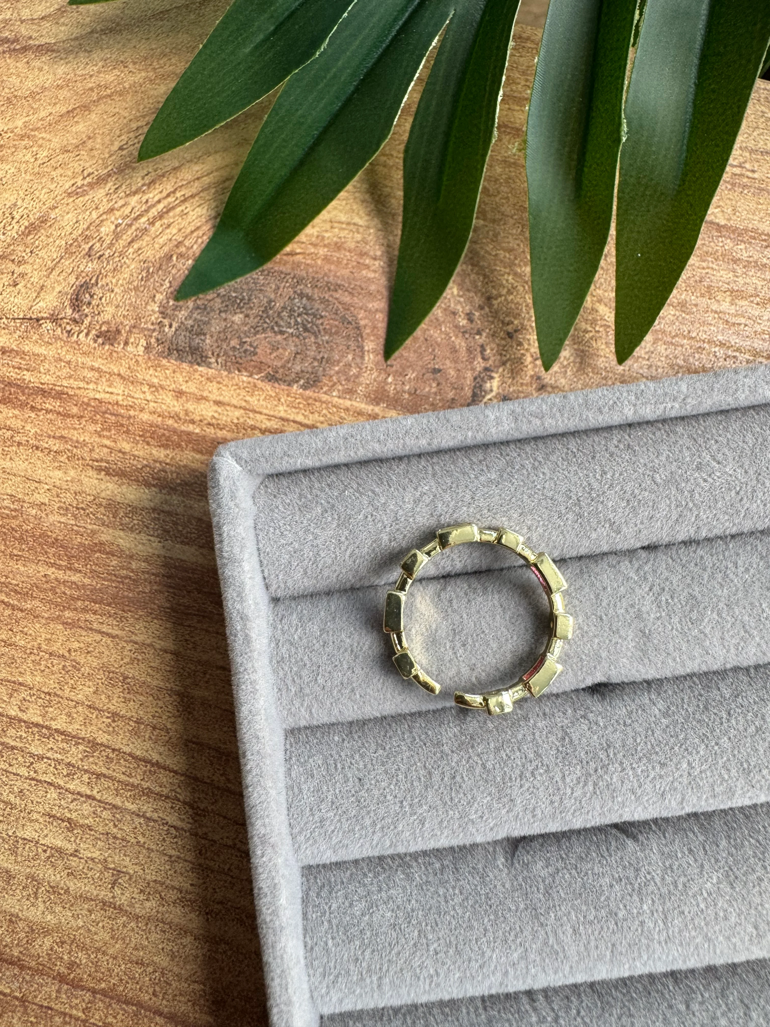 14K Altın Kaplama Fuşya Yatay Baget Taşlı Yüzük