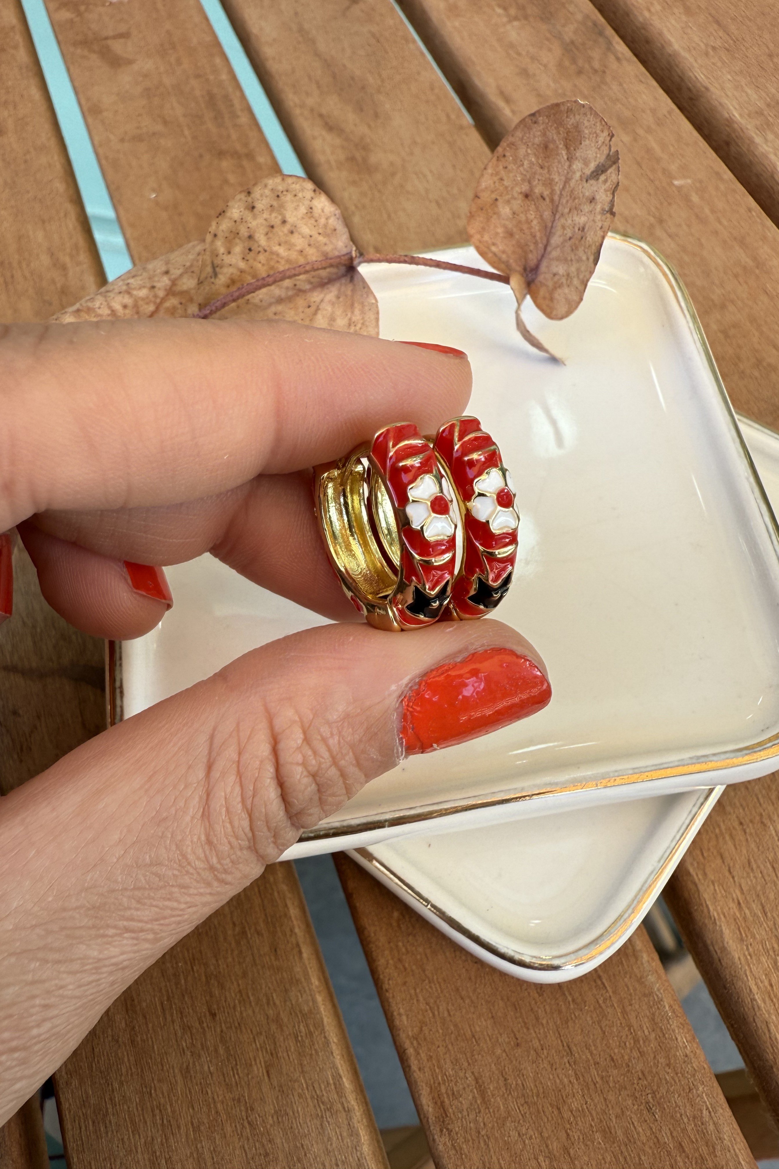 14K Altın Kaplama Kırmızı Mineli Freya Küpe 2cm