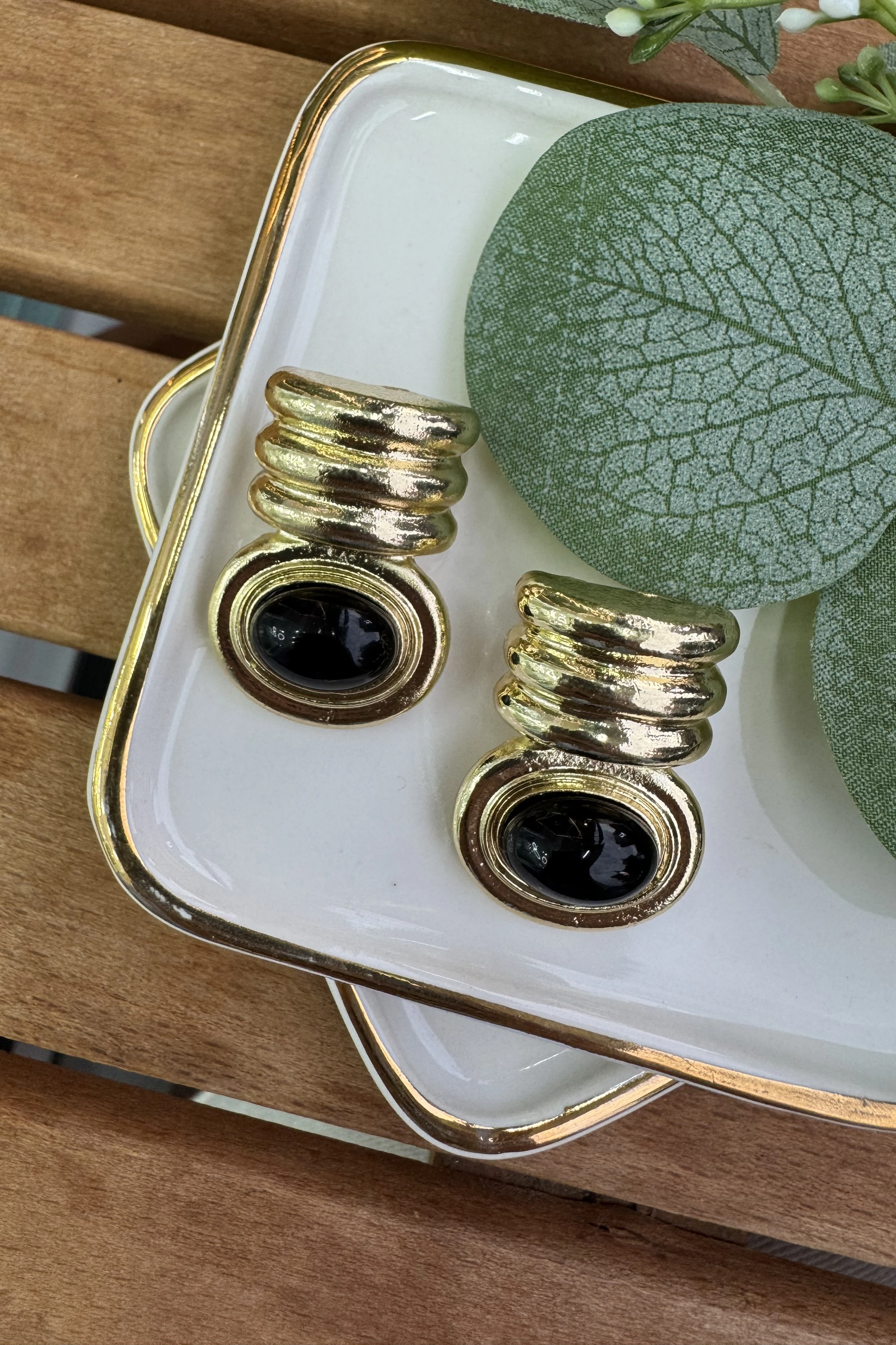 Siyah Taşlı Üstü Boğumlu Mng Küpe