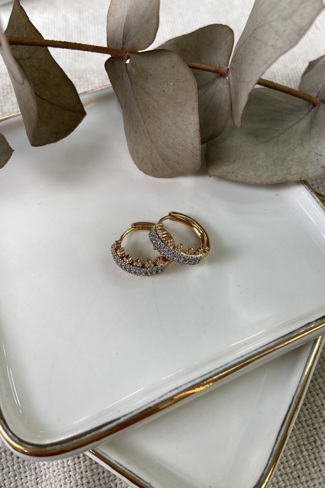 Özel Seri Kenarları Çıkıntılı Minimal Halka Küpe