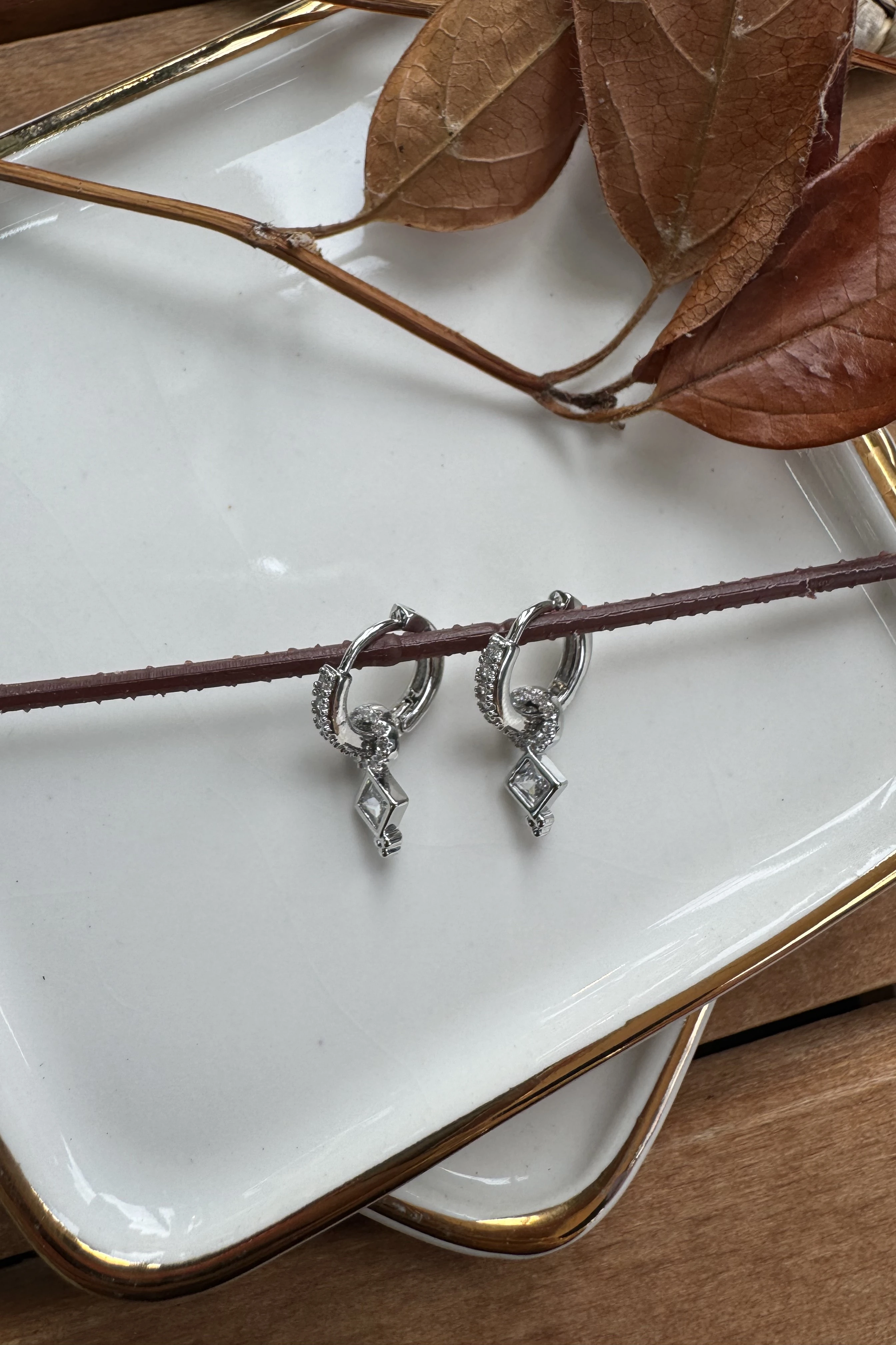 14K Altın Kaplama Minimal Baklava Dilim Sallantılı Küpe Silver