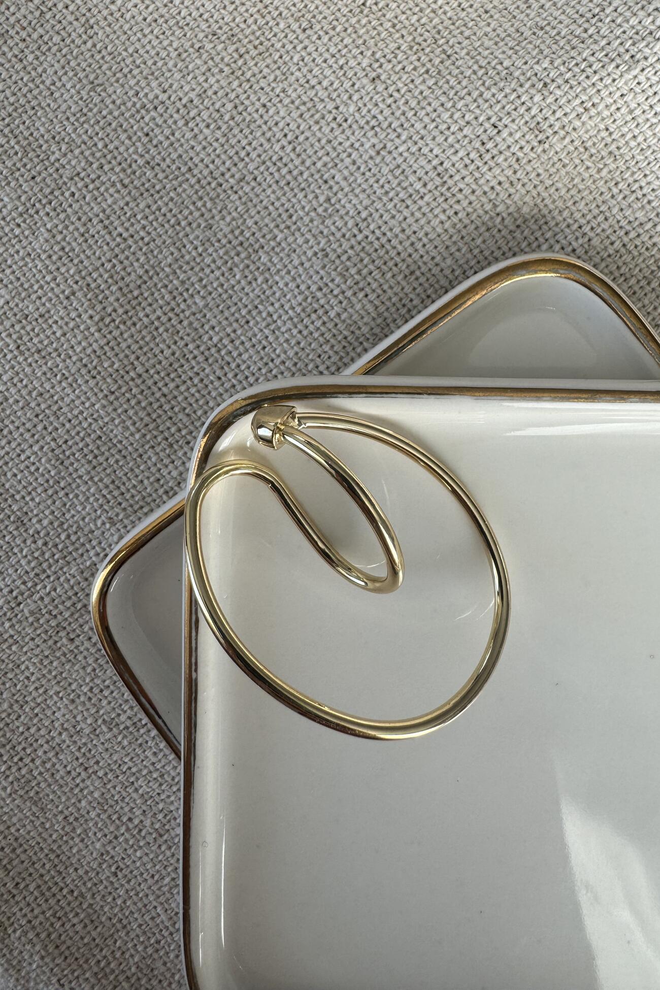 İnce Bombeli Tasarım Kıkırdak Küpe