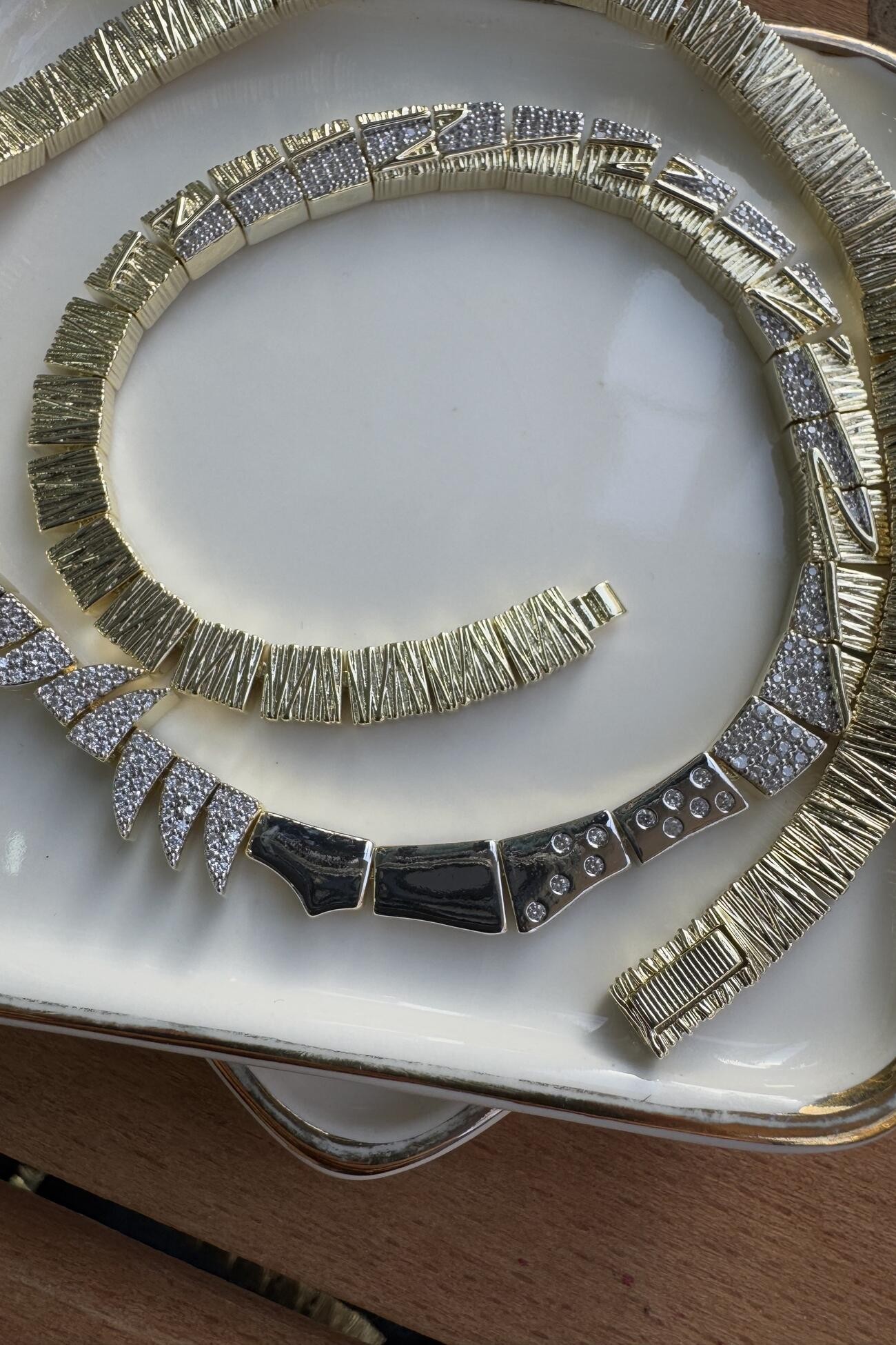 14K Altın Kaplama Dokulu, Taşlı Marka Kolye 45cm