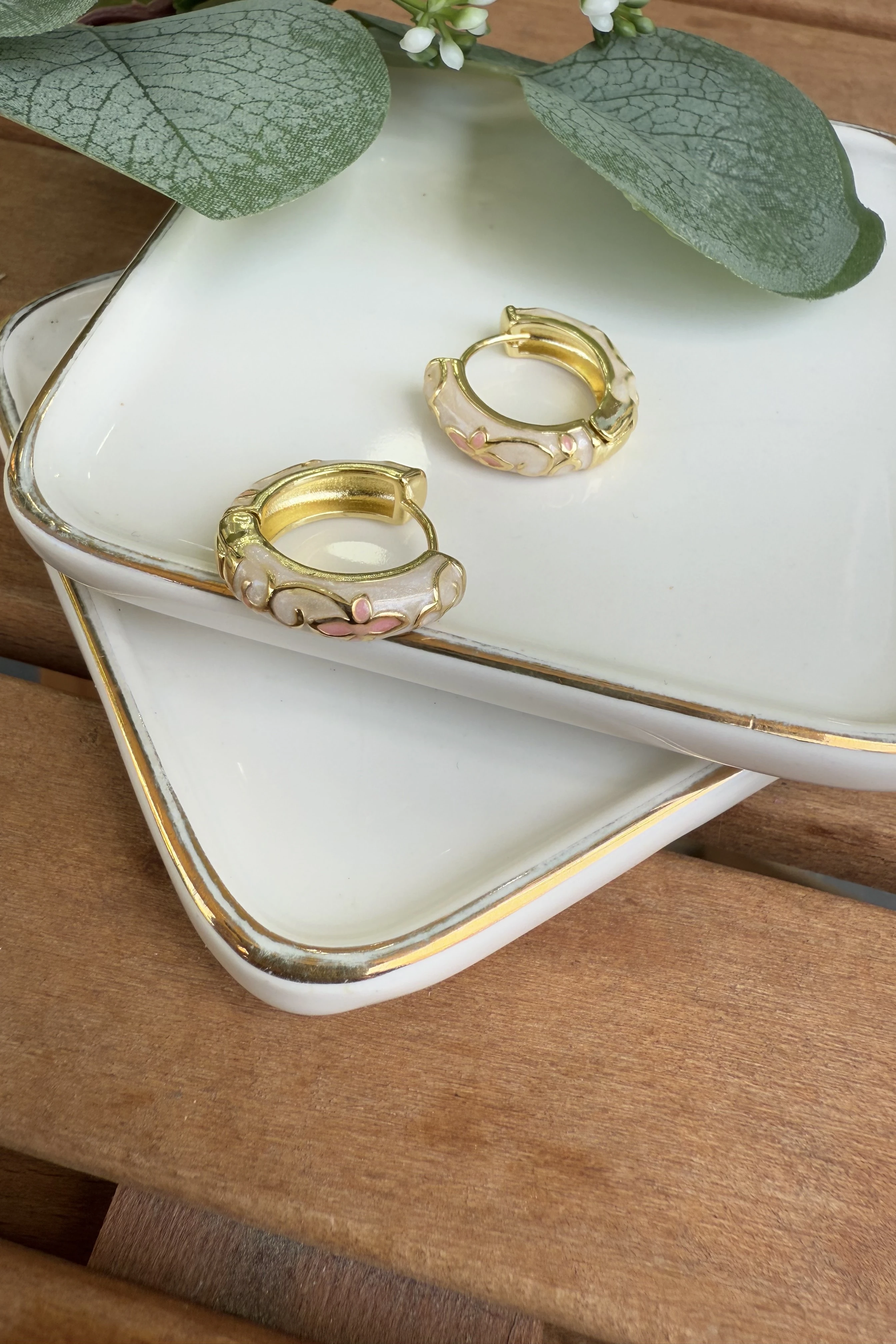 14K Altın Kaplama Krem Mineli Mina Küpe