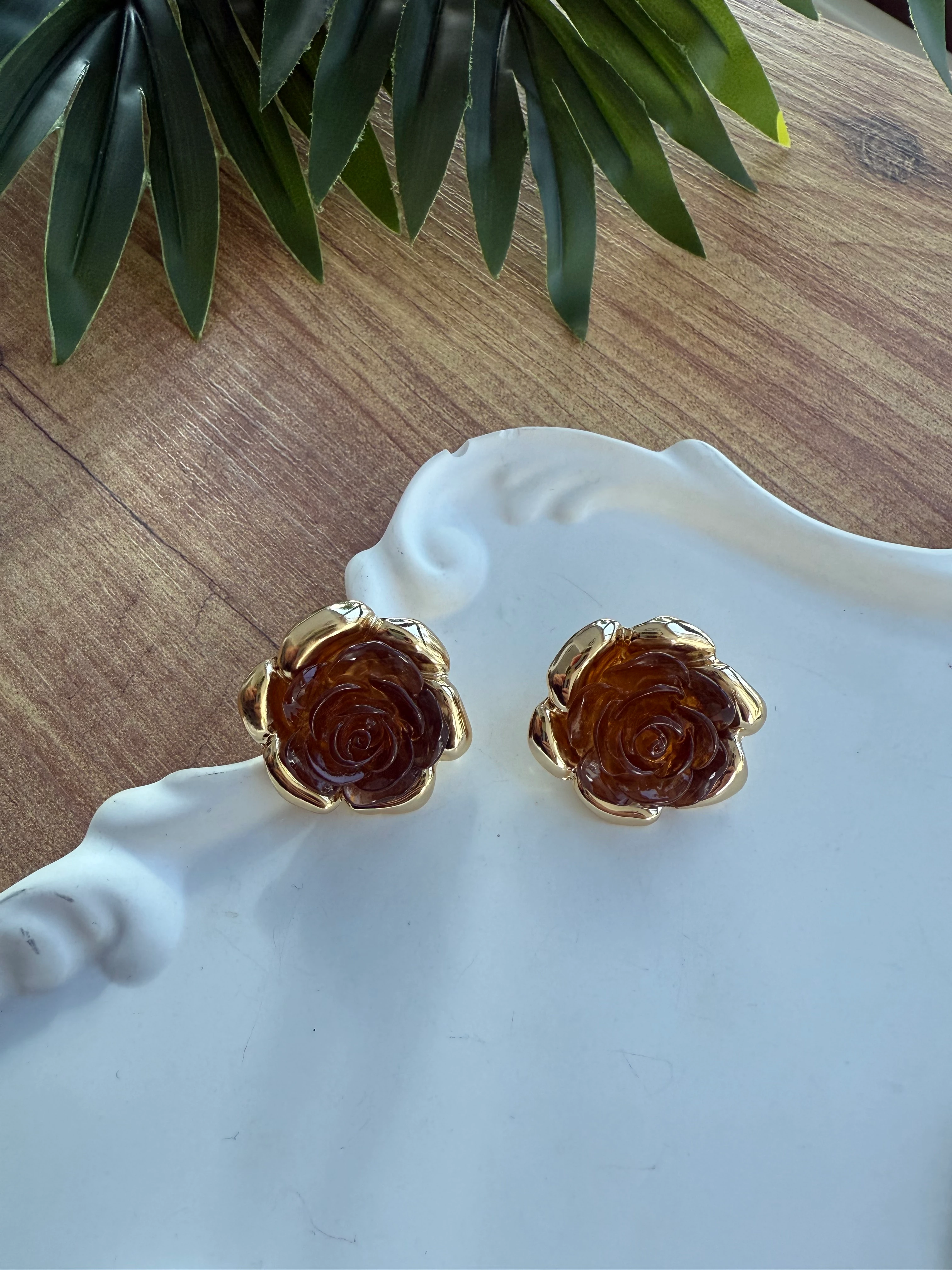 ZR Model Kabartma Gül Detaylı Küpe