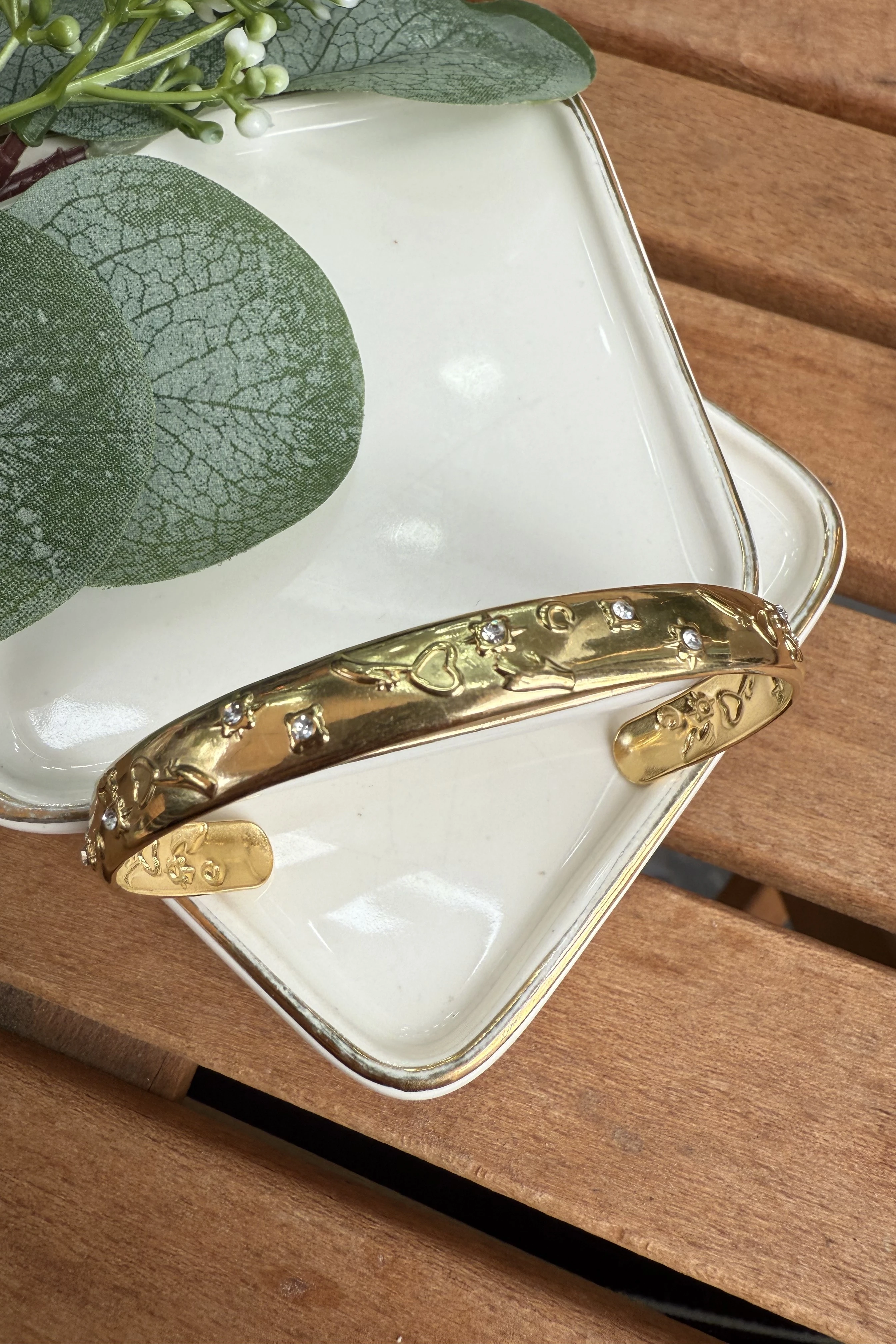 Çelik Kabartmalı Kalp Bilezik Gold