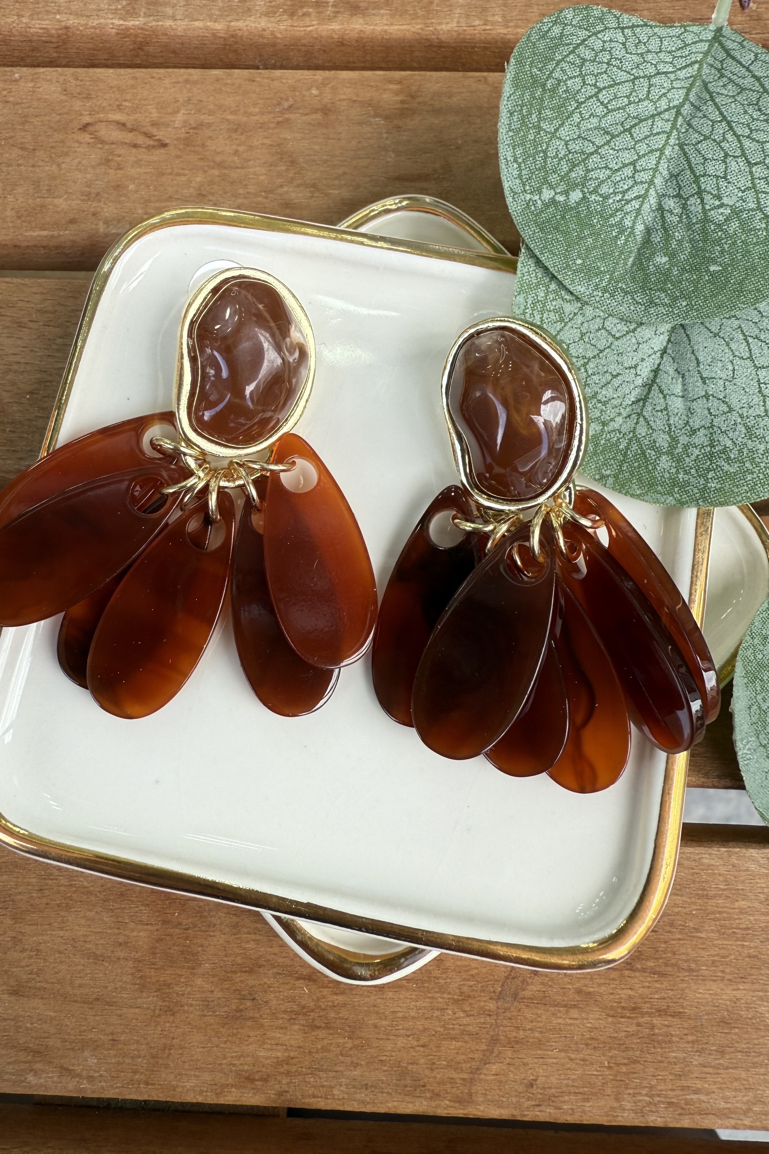 Kahve Reçine Plakalar Mng Küpe