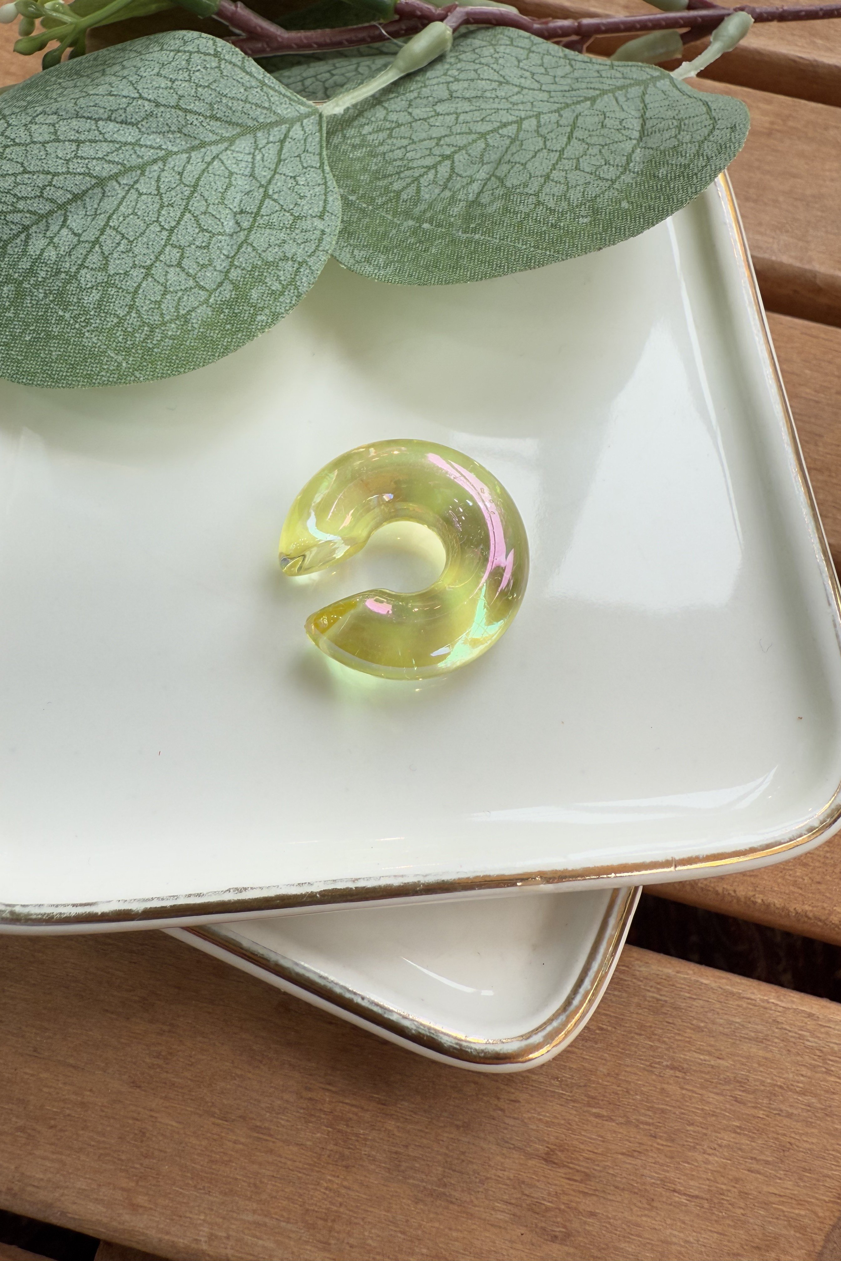 Sarı C Hologramlı Kıkırdak Küpe