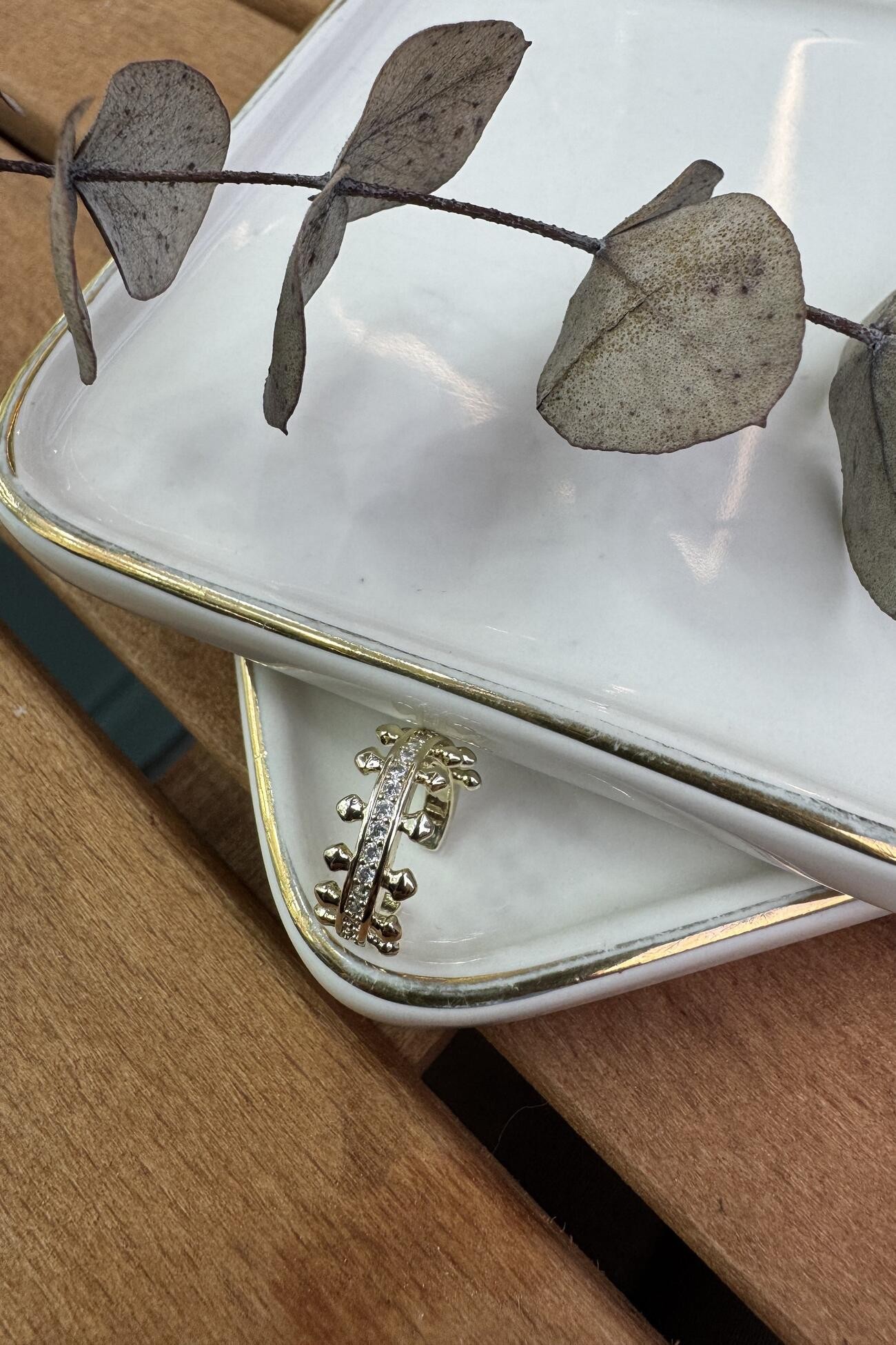 Minimal Çivi Model Kıkırdak Küpe Gold