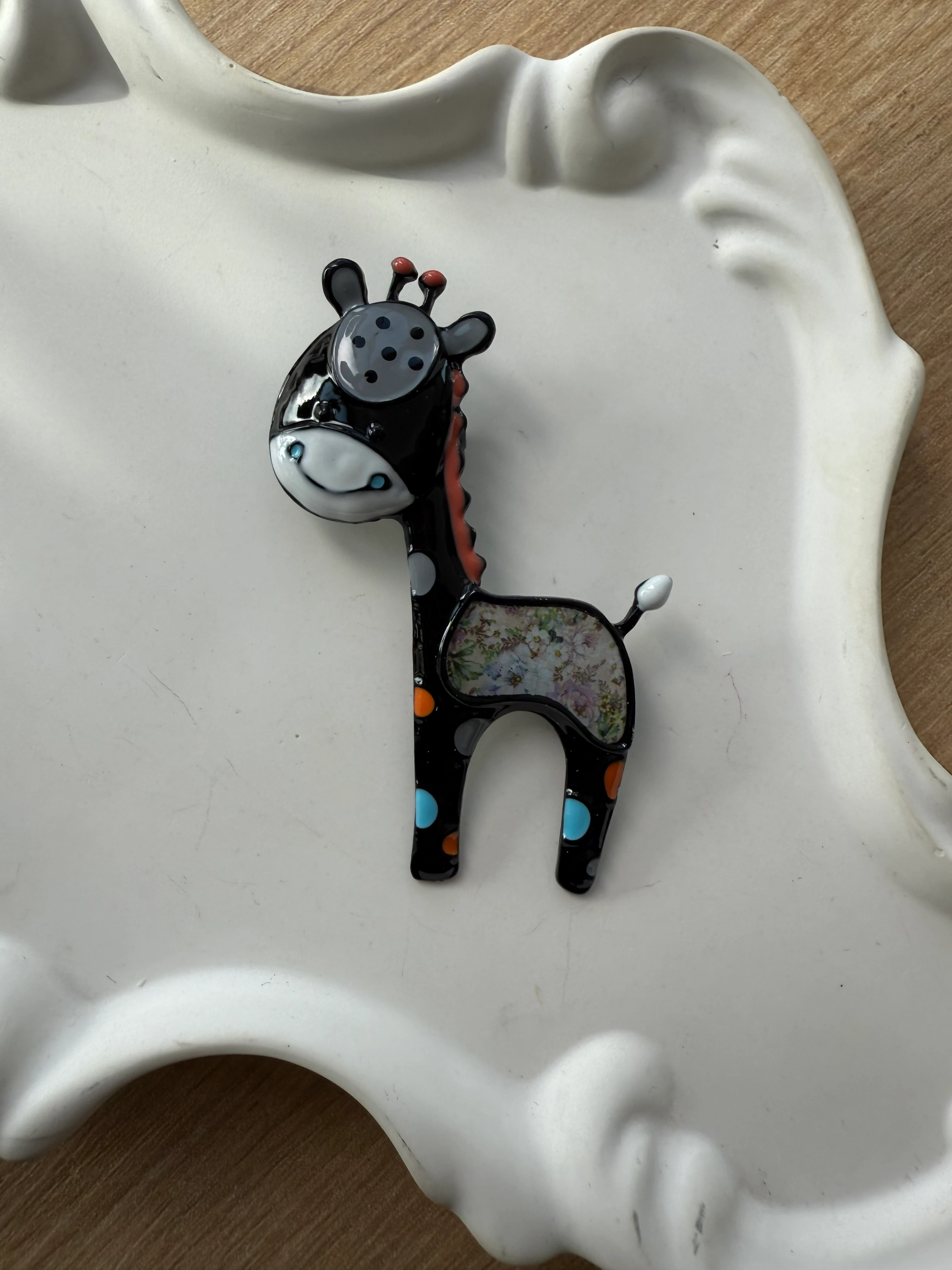 Mineli Zürafa Broş