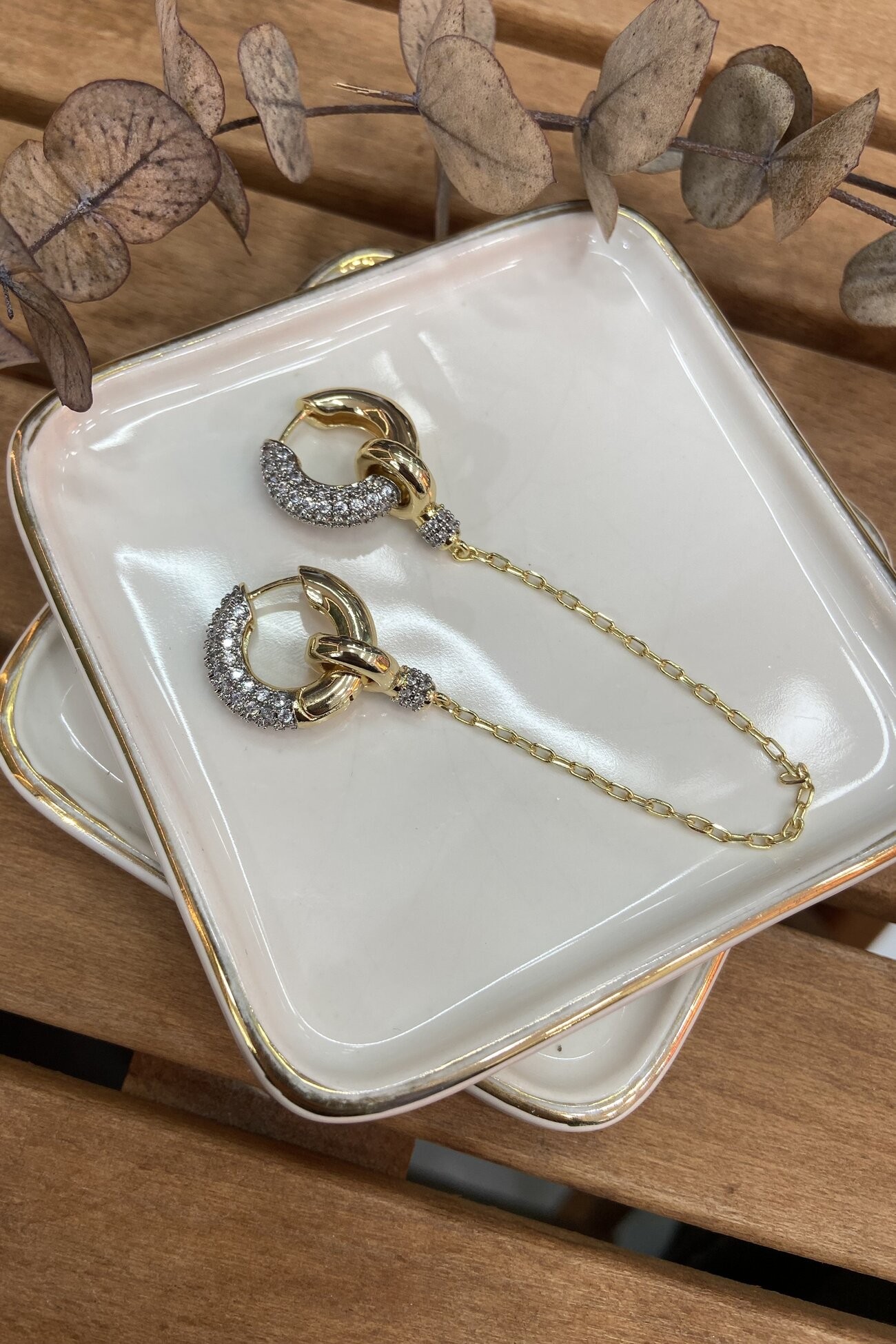 14K Altın Kaplama Zincir Bağlantılı Taşlı Halka Küpe