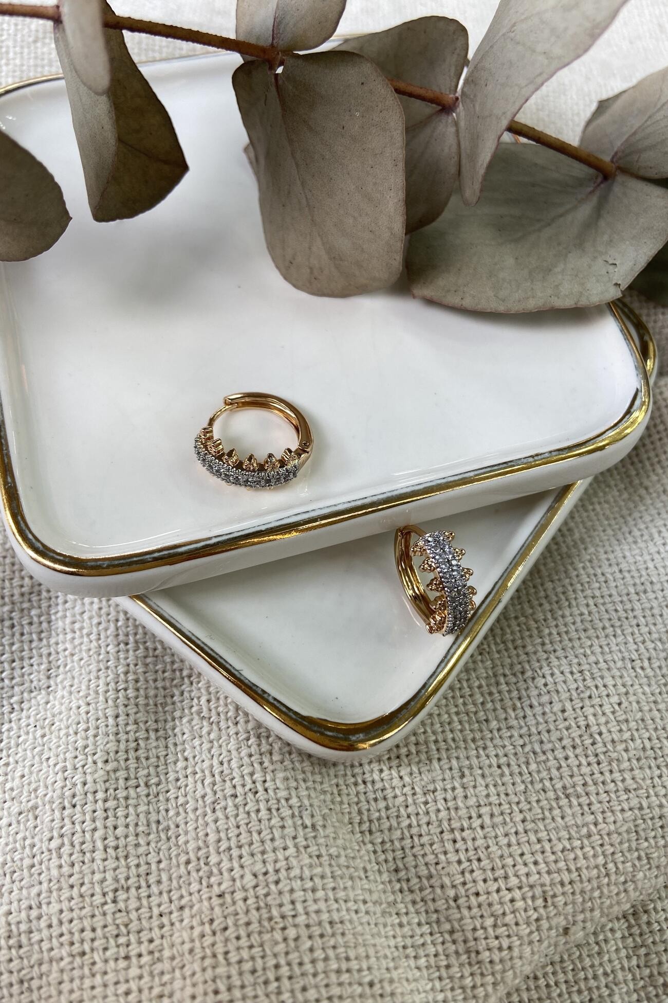 Özel Seri Kenarları Çıkıntılı Minimal Halka Küpe