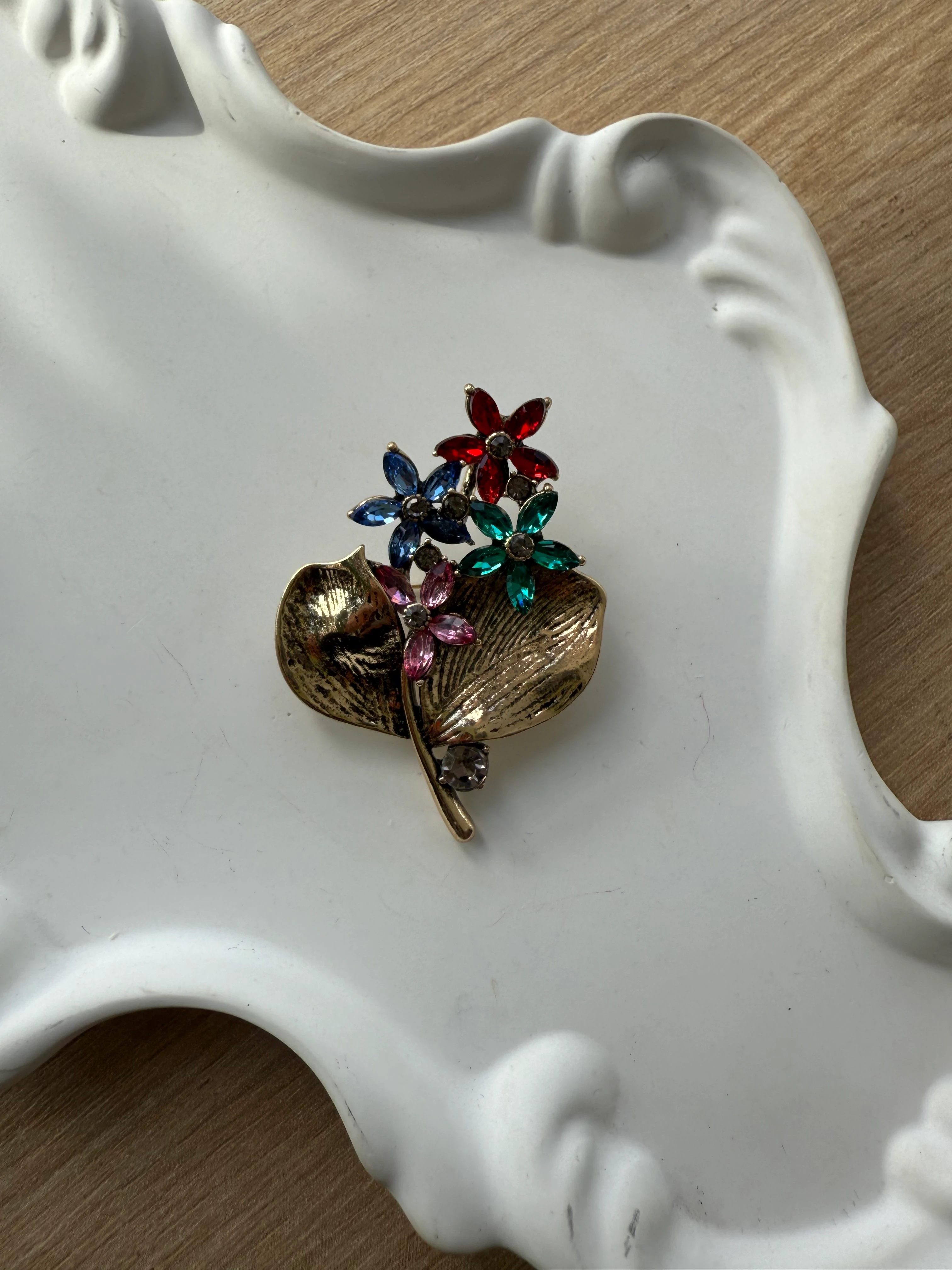 Dörtlü Renkli Taşlı Çiçek Broş