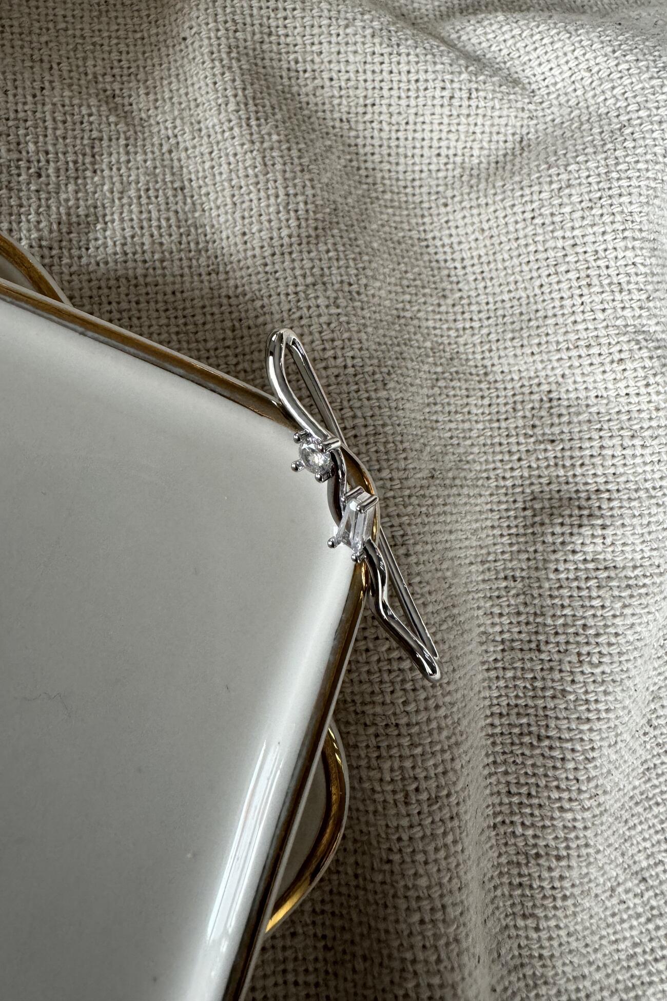 İki Taşlı Tasarım Kıkırdak Küpe