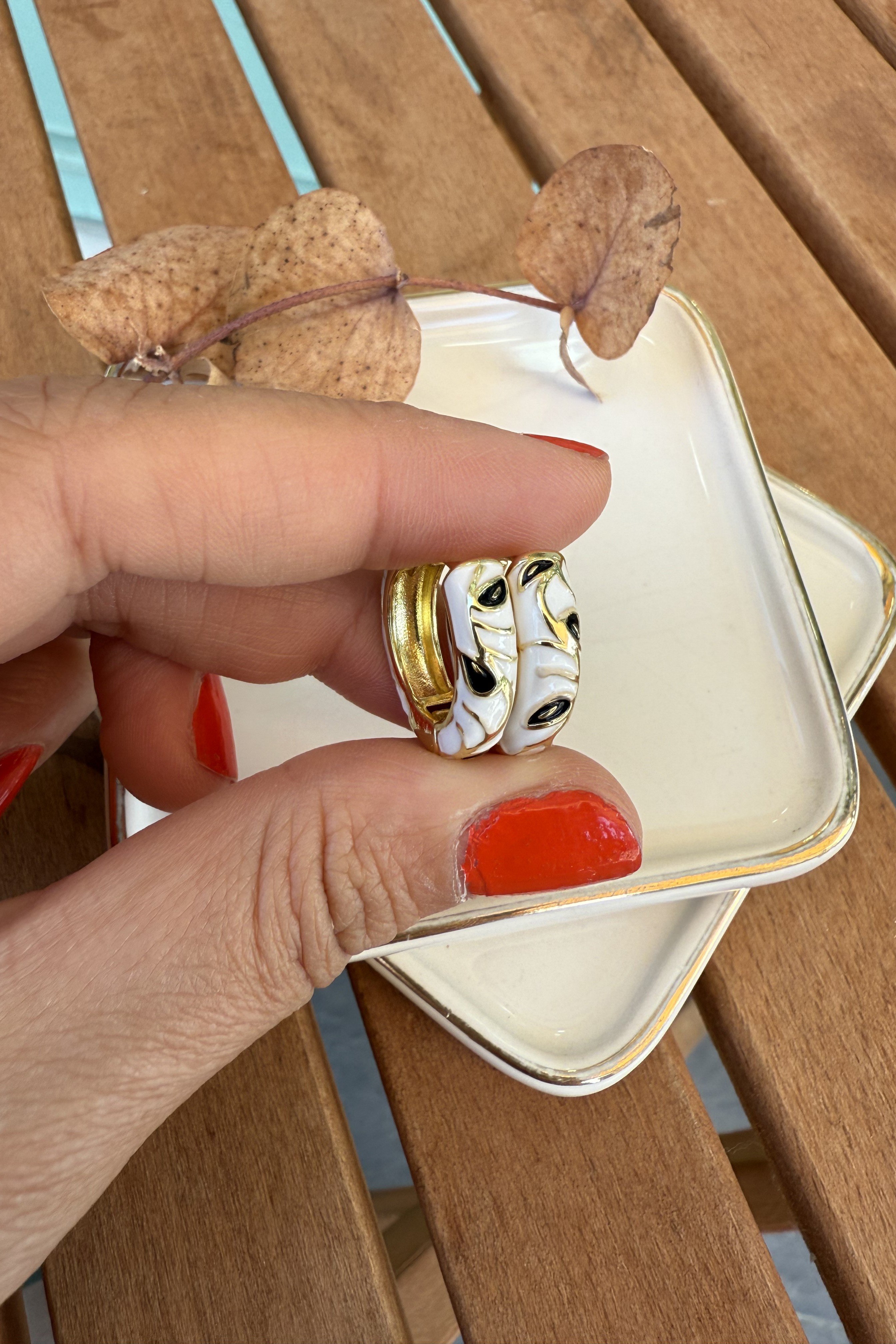 14K Altın Kaplama Beyaz Mineli Emily Küpe 2cm