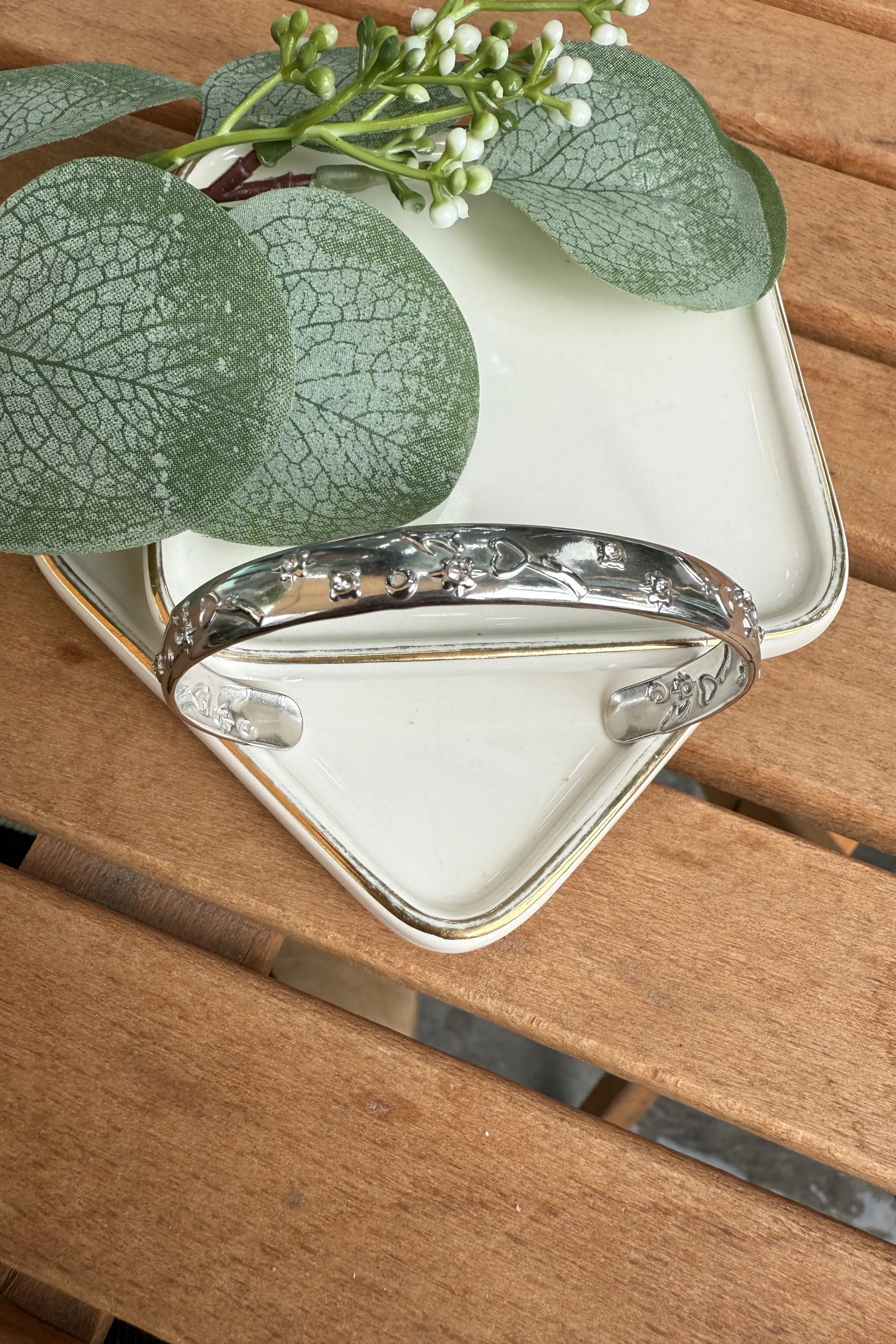 Çelik Kabartmalı Kalp Bilezik Silver