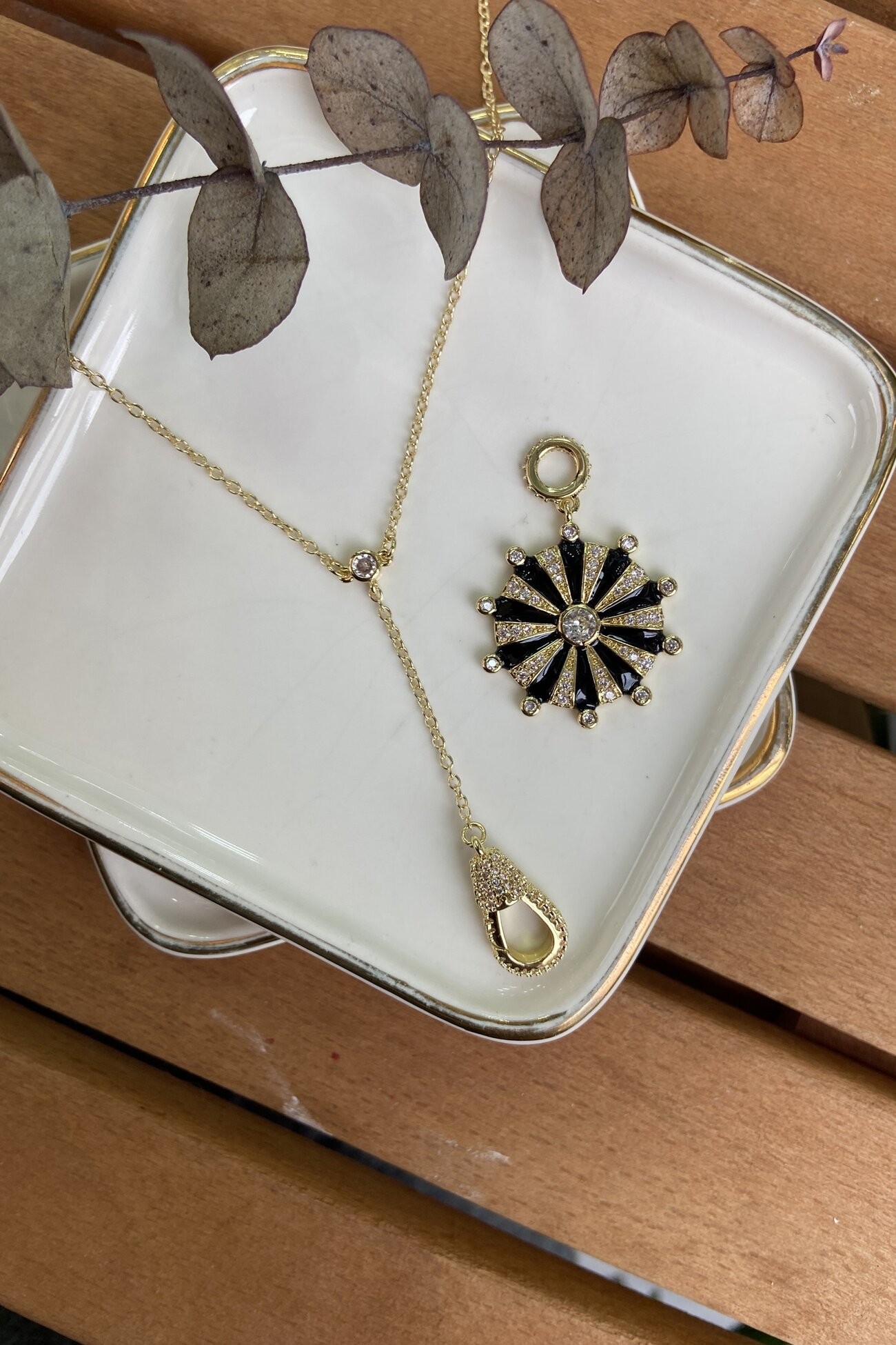 14K Altın Kaplama Siyah Mineli & Taşlı Tasarım Kolye 47 cm