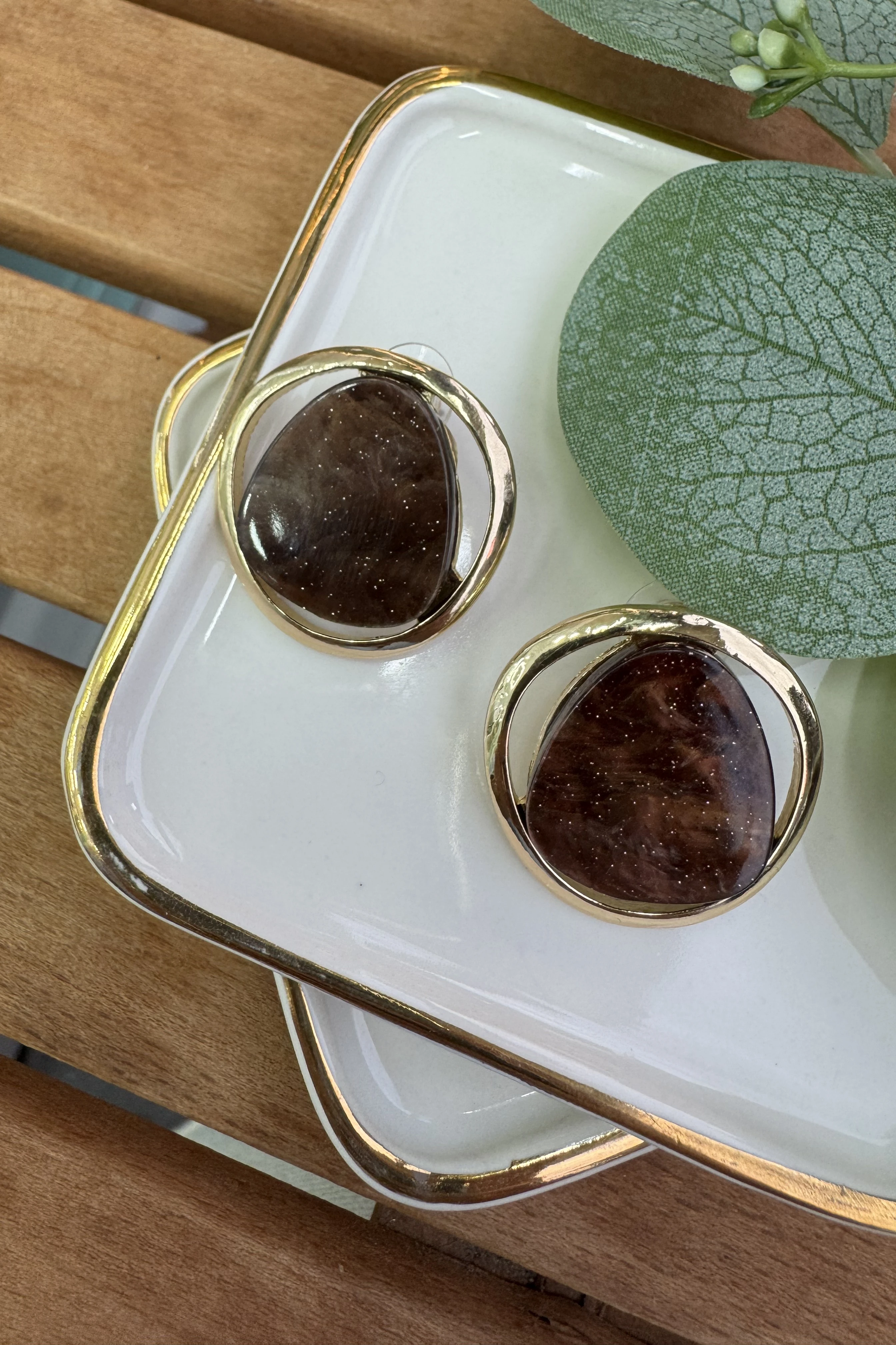 Simli Kahve Taşlı Mng Küpe