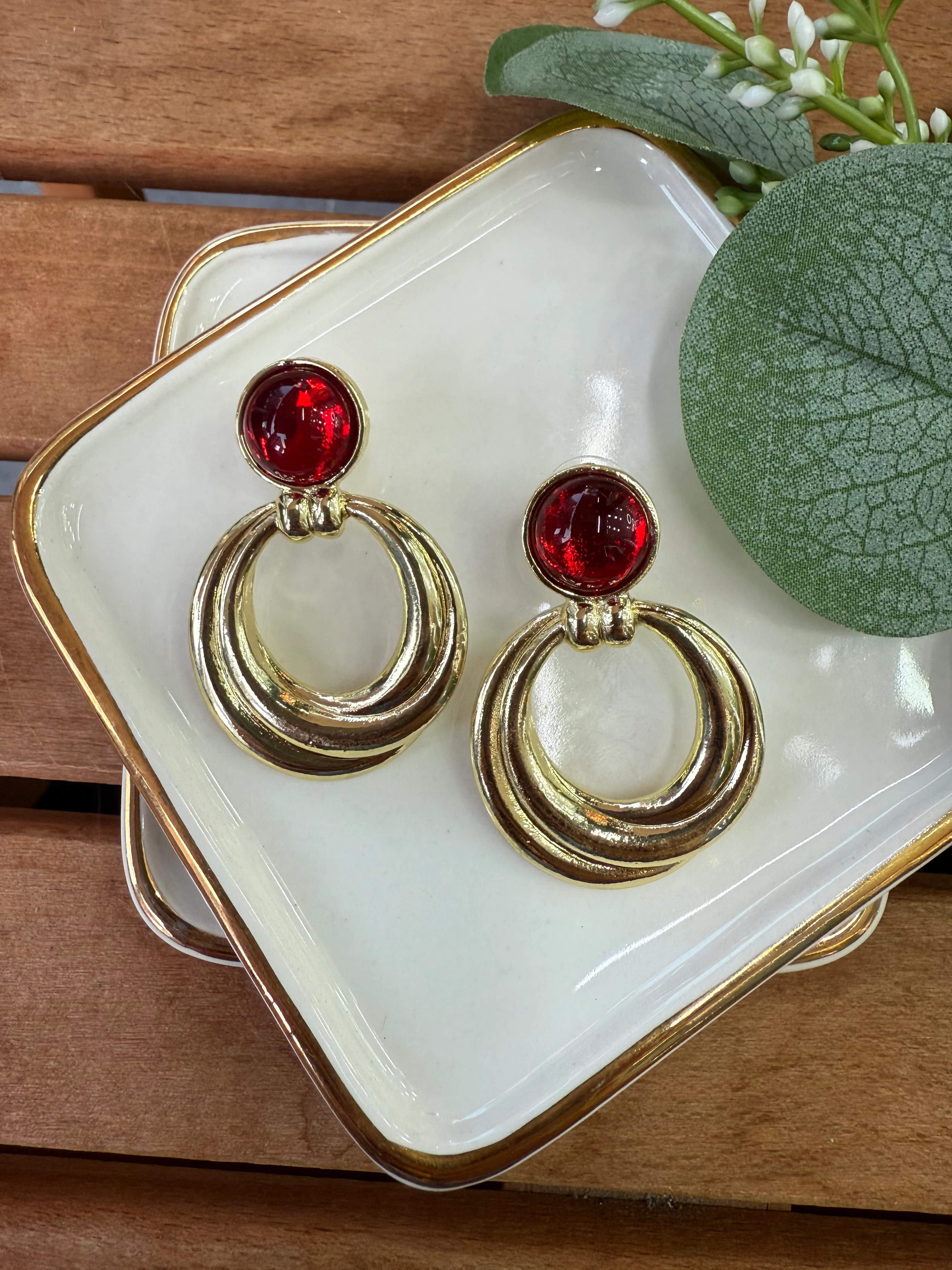 Kırmızı Taşlı Sarmal Mng Küpe