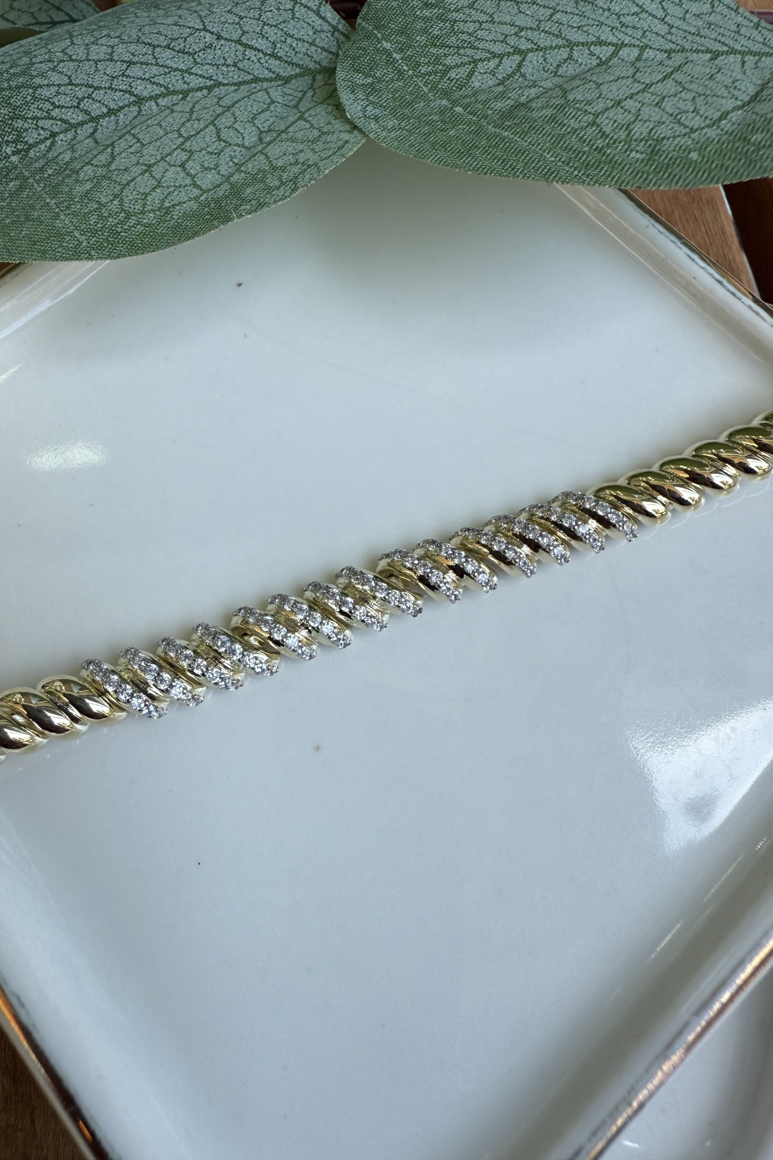 14K Altın Kaplama Ortası Taşlı Sarmal Bileklik 18cm